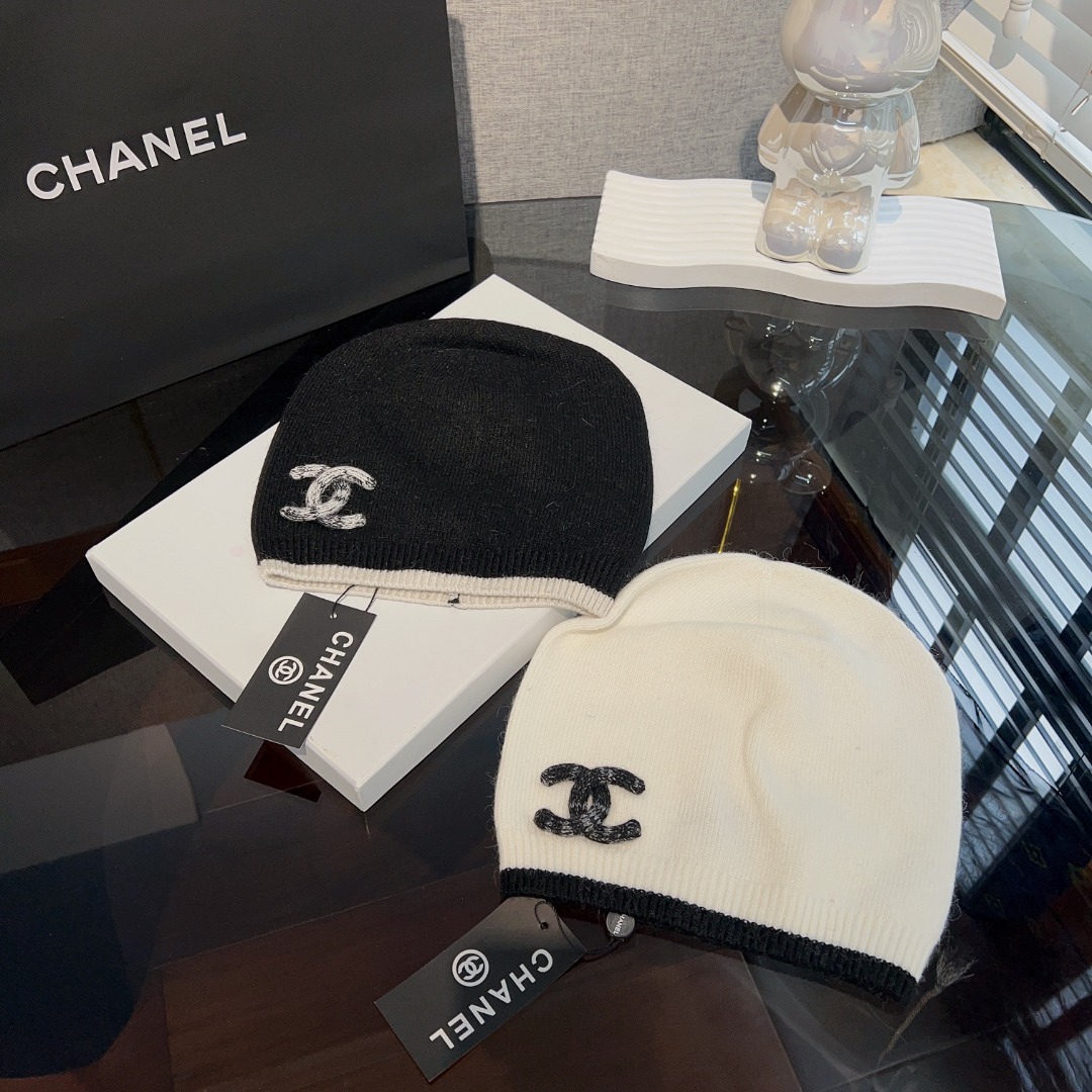 Bagsaaa Ch**el Beanie 2 colors