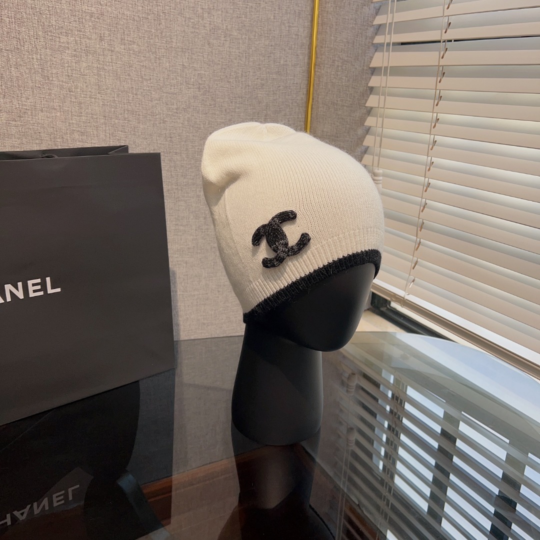 Bagsaaa Ch**el Beanie 2 colors