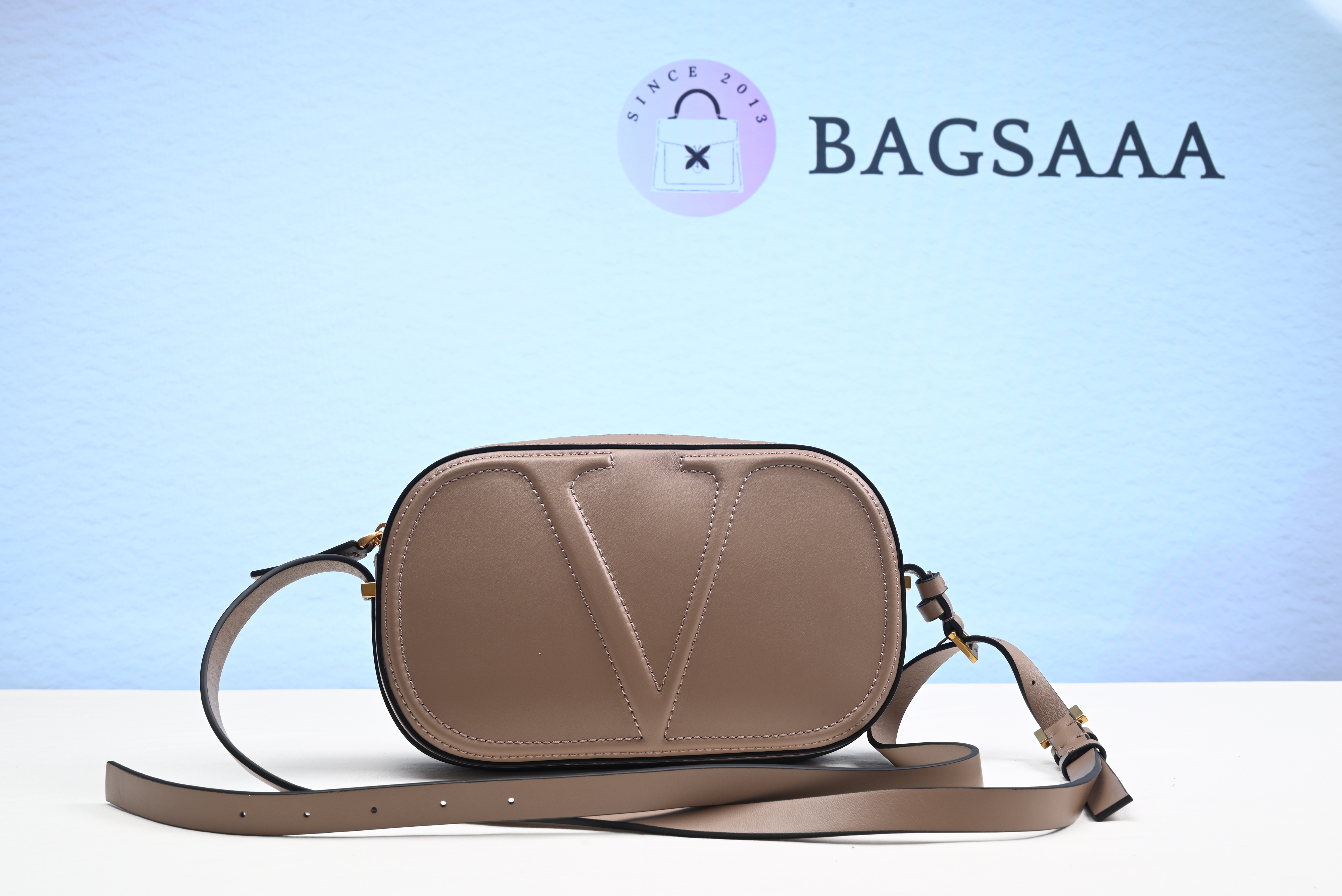Va1e*ntin0 Garavani Va1e*ntin0 Vlogo Walk crossbody bag 