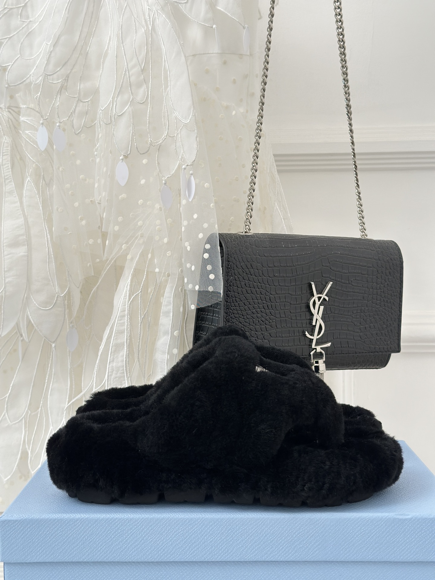 Bagsaaa Pra*a Shearling mules black