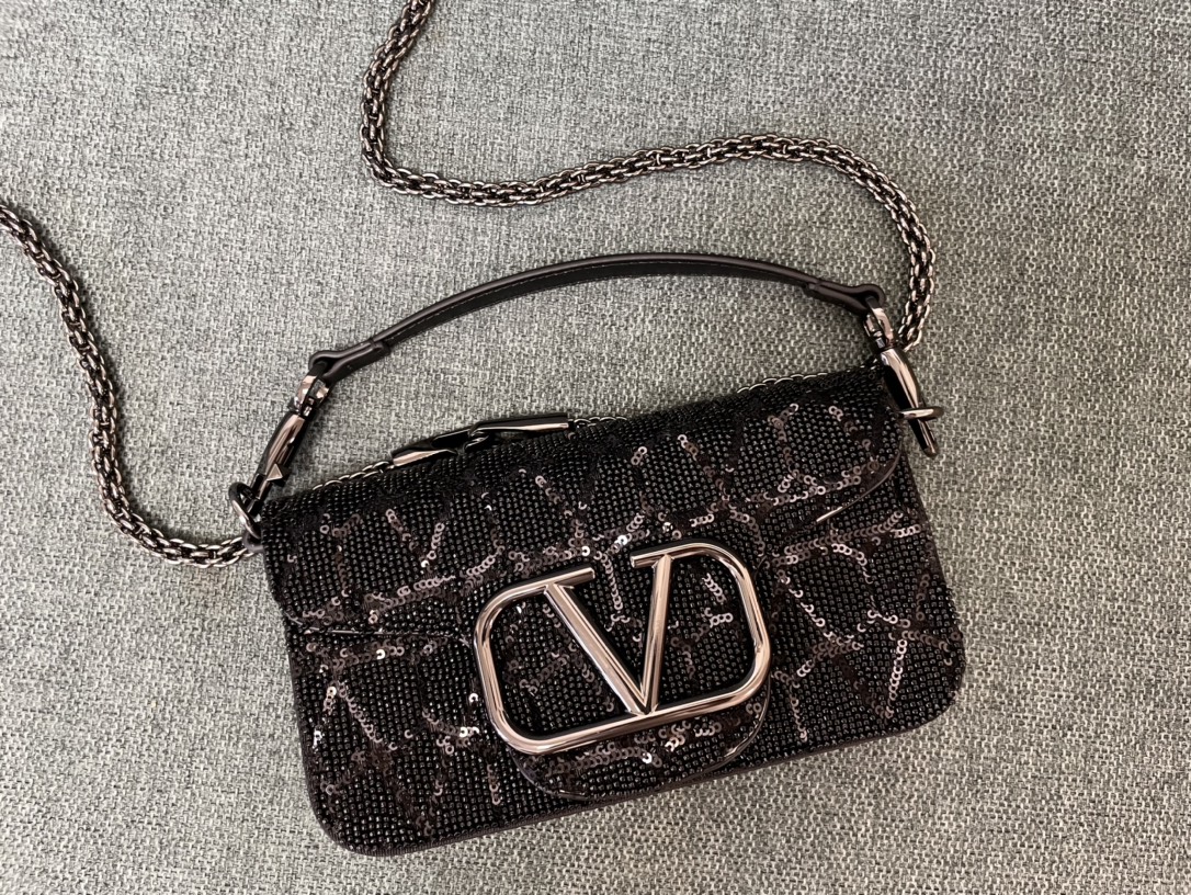 BAGSAAA Va1e*ntin0 GARAVANI SMALL LOCÒ SHOULDER BAG BLACK