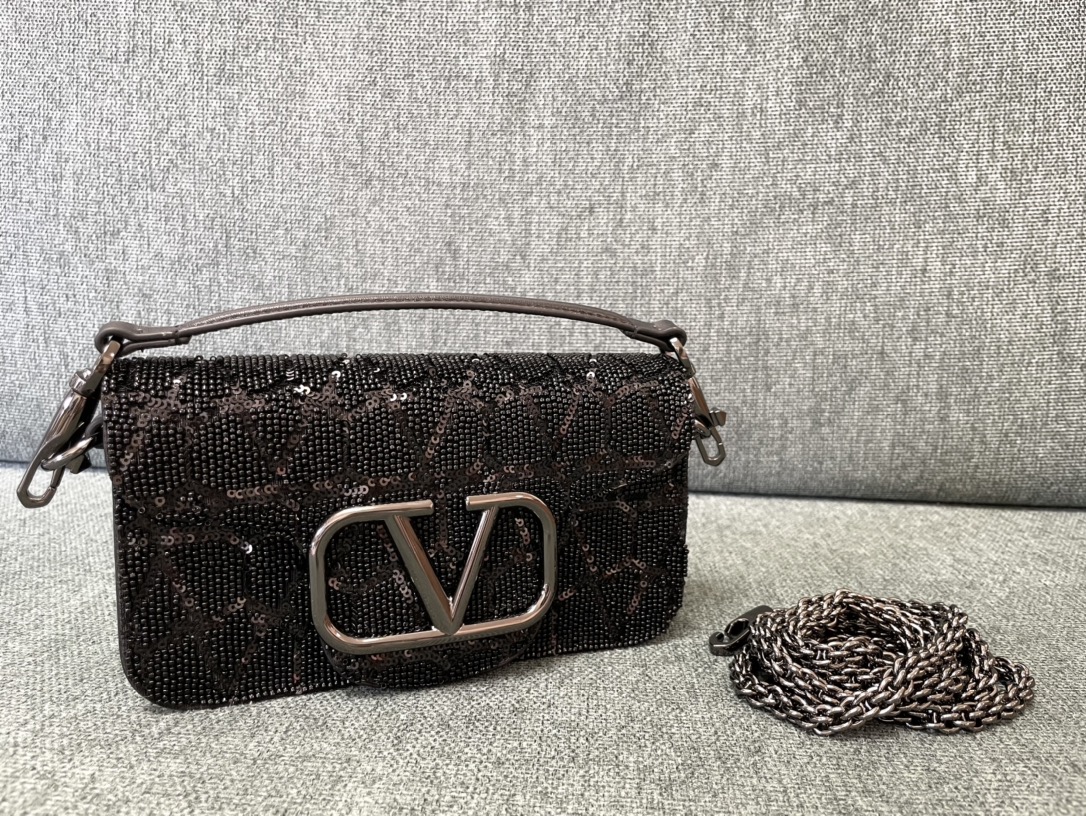 BAGSAAA Va1e*ntin0 GARAVANI SMALL LOCÒ SHOULDER BAG BLACK