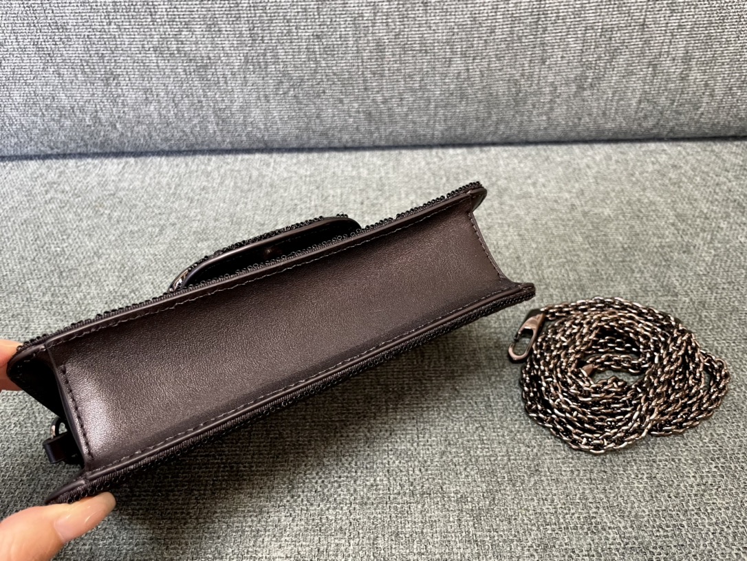 BAGSAAA Va1e*ntin0 GARAVANI SMALL LOCÒ SHOULDER BAG BLACK