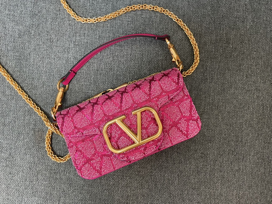 BAGSAAA Va1e*ntin0 GARAVANI SMALL LOCÒ SHOULDER BAG BLACK PINK