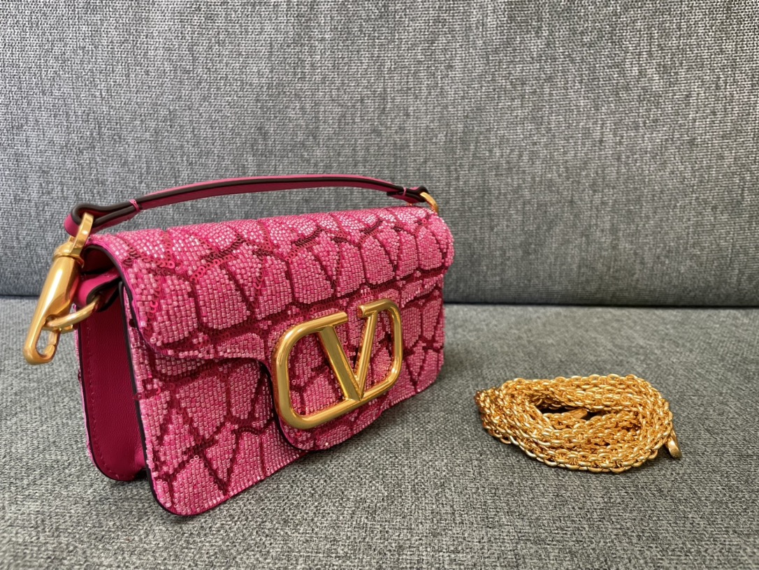 BAGSAAA Va1e*ntin0 GARAVANI SMALL LOCÒ SHOULDER BAG BLACK PINK
