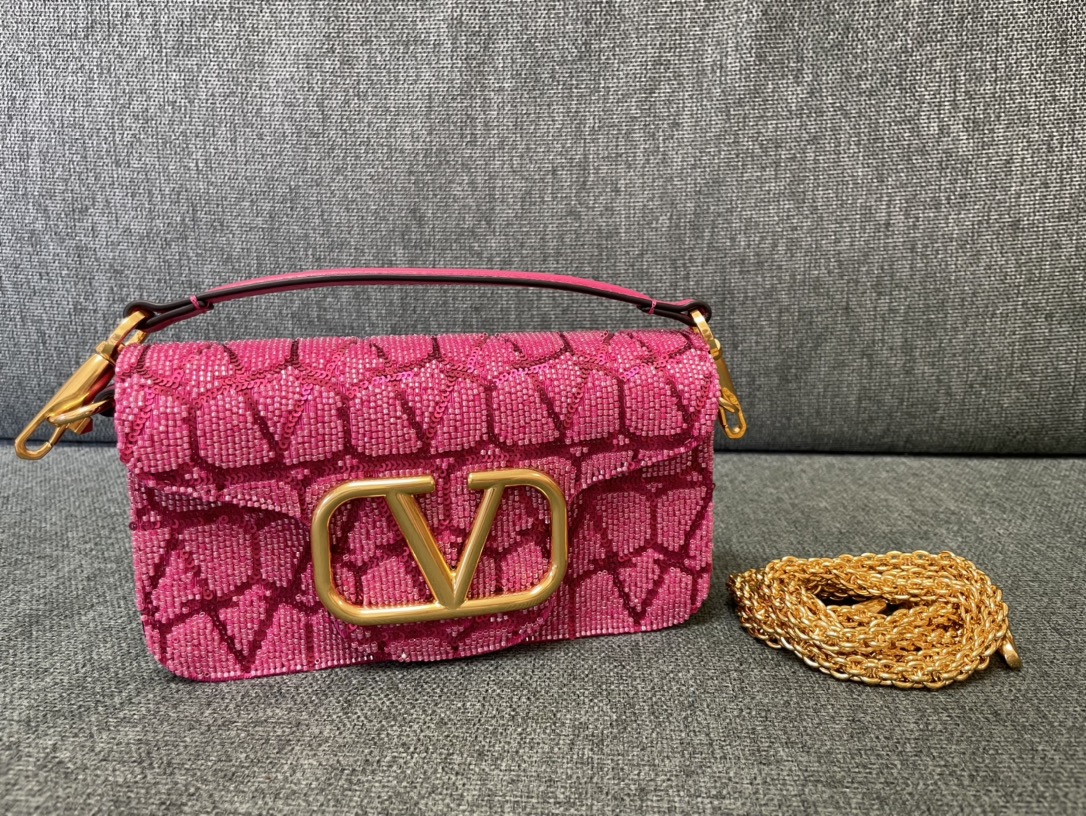 BAGSAAA Va1e*ntin0 GARAVANI SMALL LOCÒ SHOULDER BAG BLACK PINK