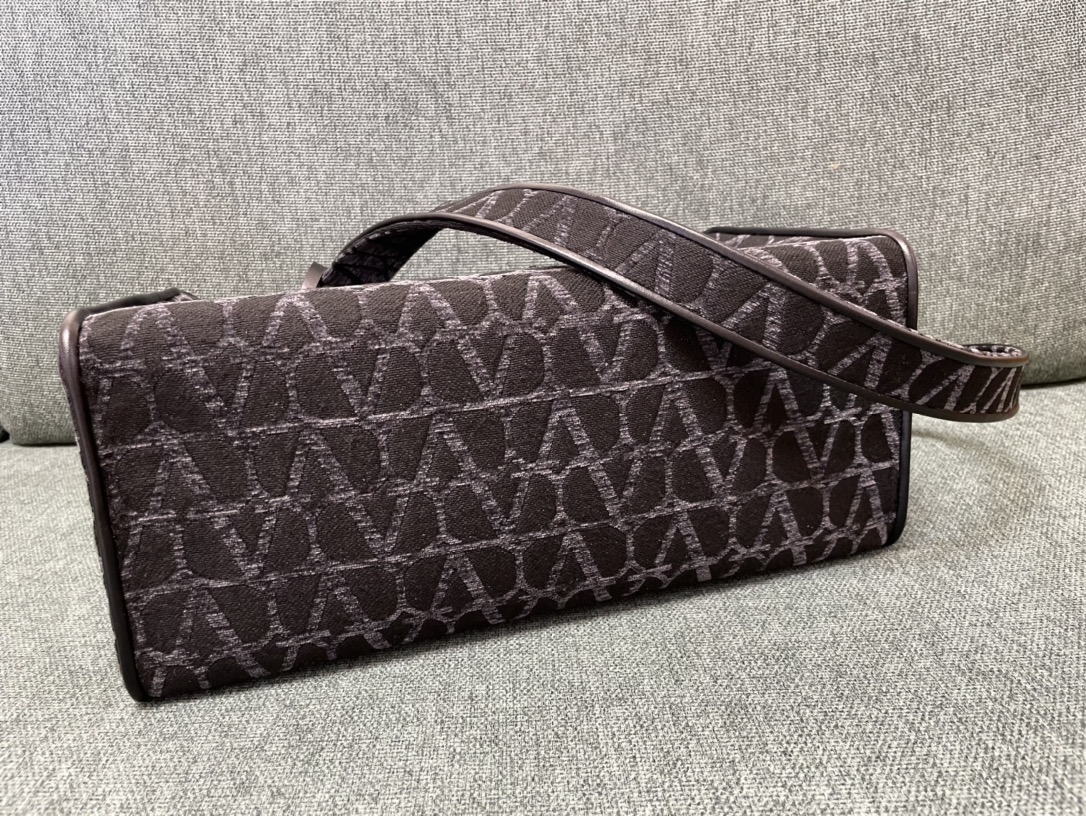 Bagsaaa Va1e*ntin0 Garavani La Troisième Toile Iconographe tote bag chocolate brown
