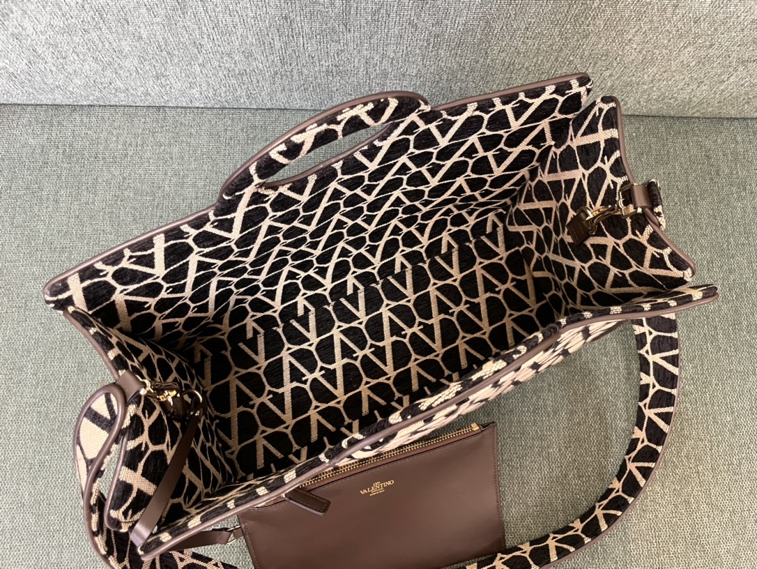 Bagsaaa Va1e*ntin0 Garavani La Troisième Toile Iconographe tote bag black