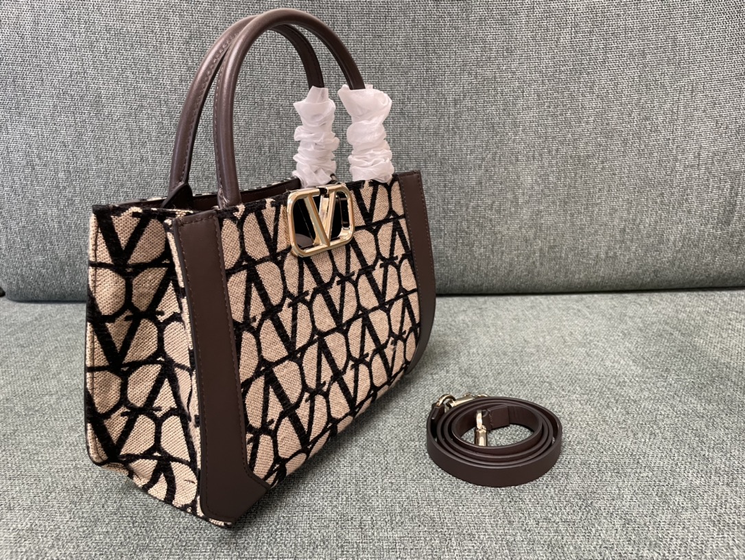 Bagsaaa Va1e*ntin0 Garavani Toile Iconographe Small Tote Bag brown 28cm