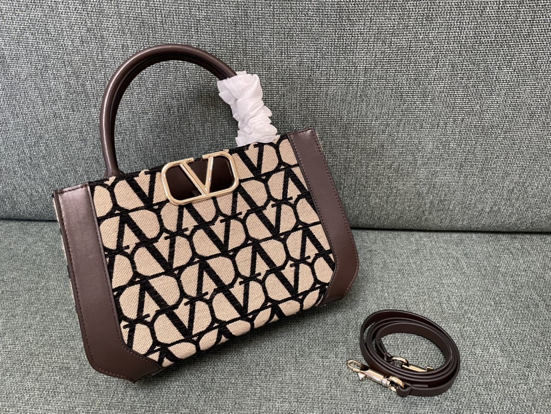 Bagsaaa Va1e*ntin0 Garavani Toile Iconographe Small Tote Bag brown 28cm