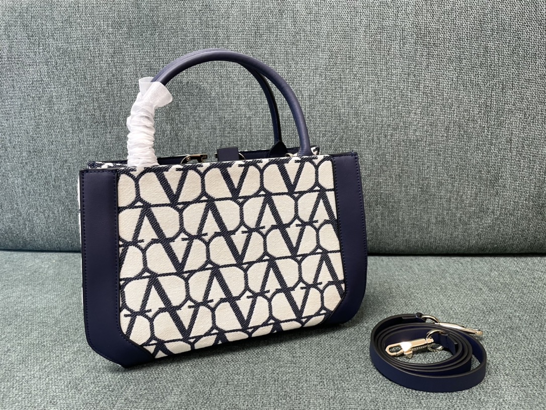 Bagsaaa Va1e*ntin0 Garavani Toile Iconographe Small Tote Bag navy 28cm