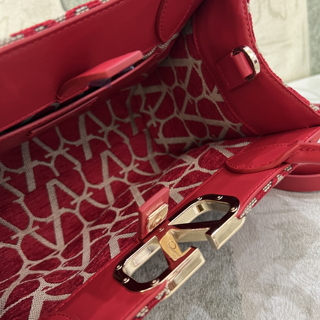 Bagsaaa Va1e*ntin0 Garavani Toile Iconographe Small Tote Bag Red 28cm