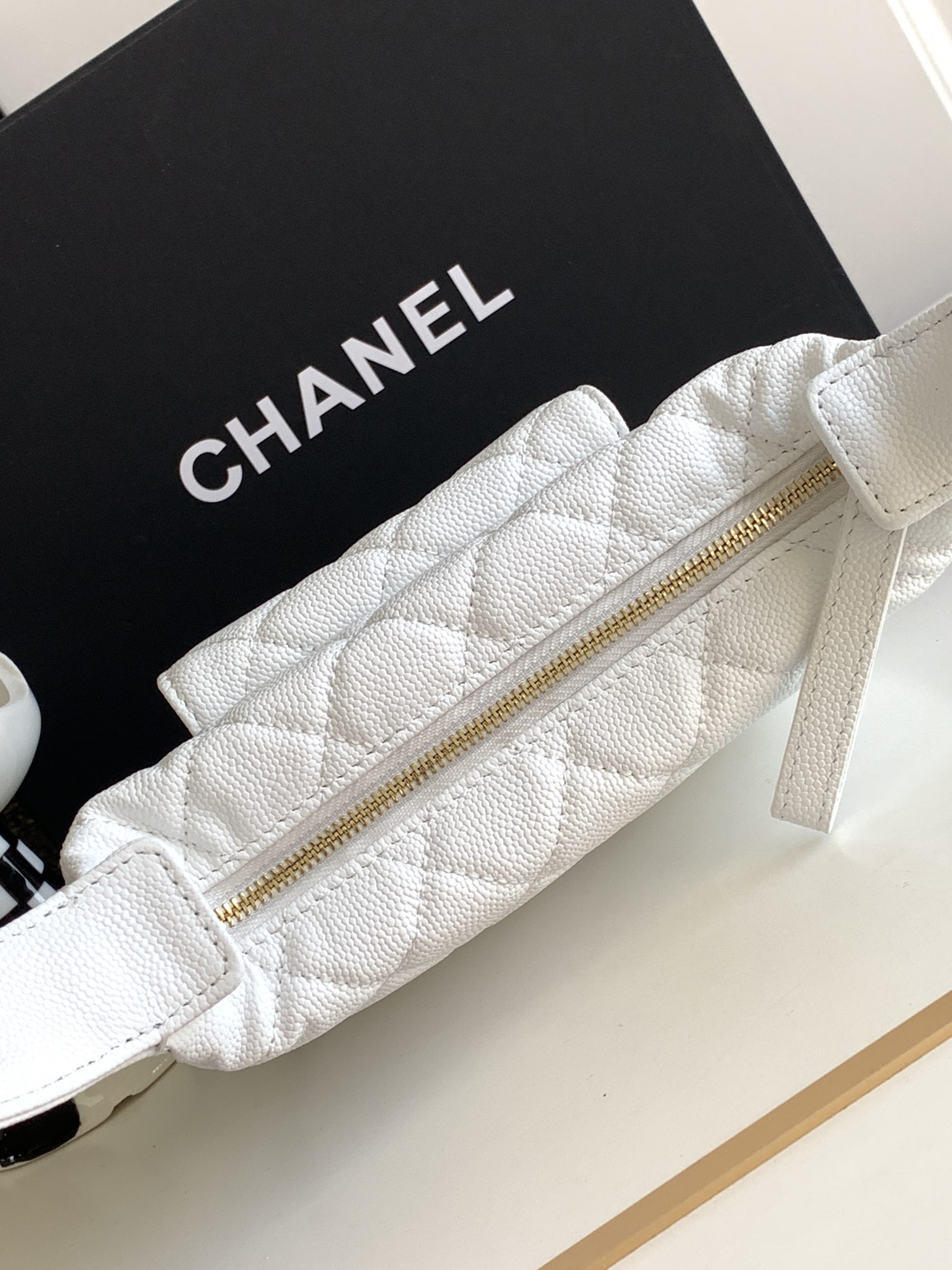 Bagsaaa Ch**el Bucket Bag White Caviar