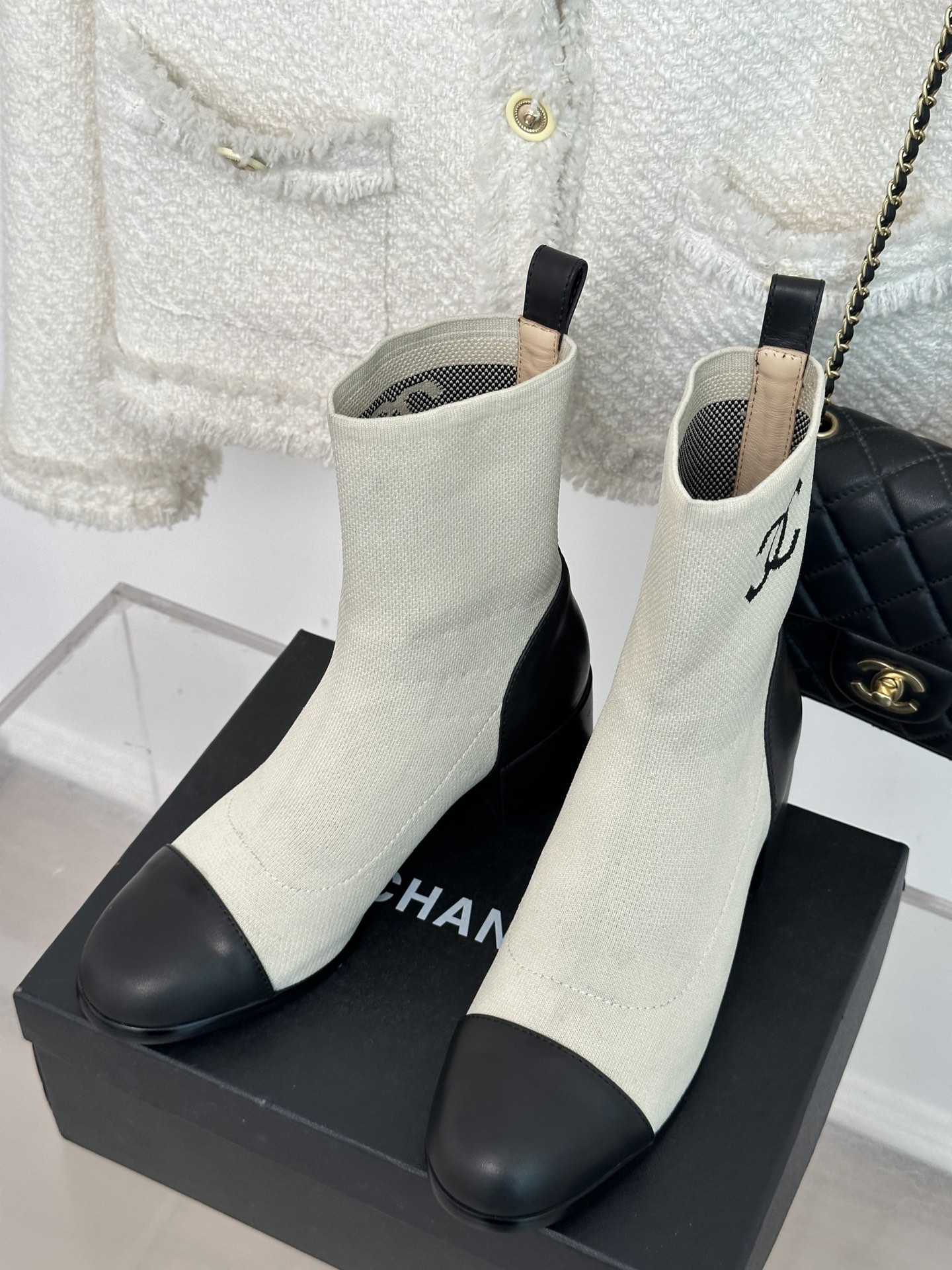 Bagsaaa Ch**el Ankle Short Boots Off White