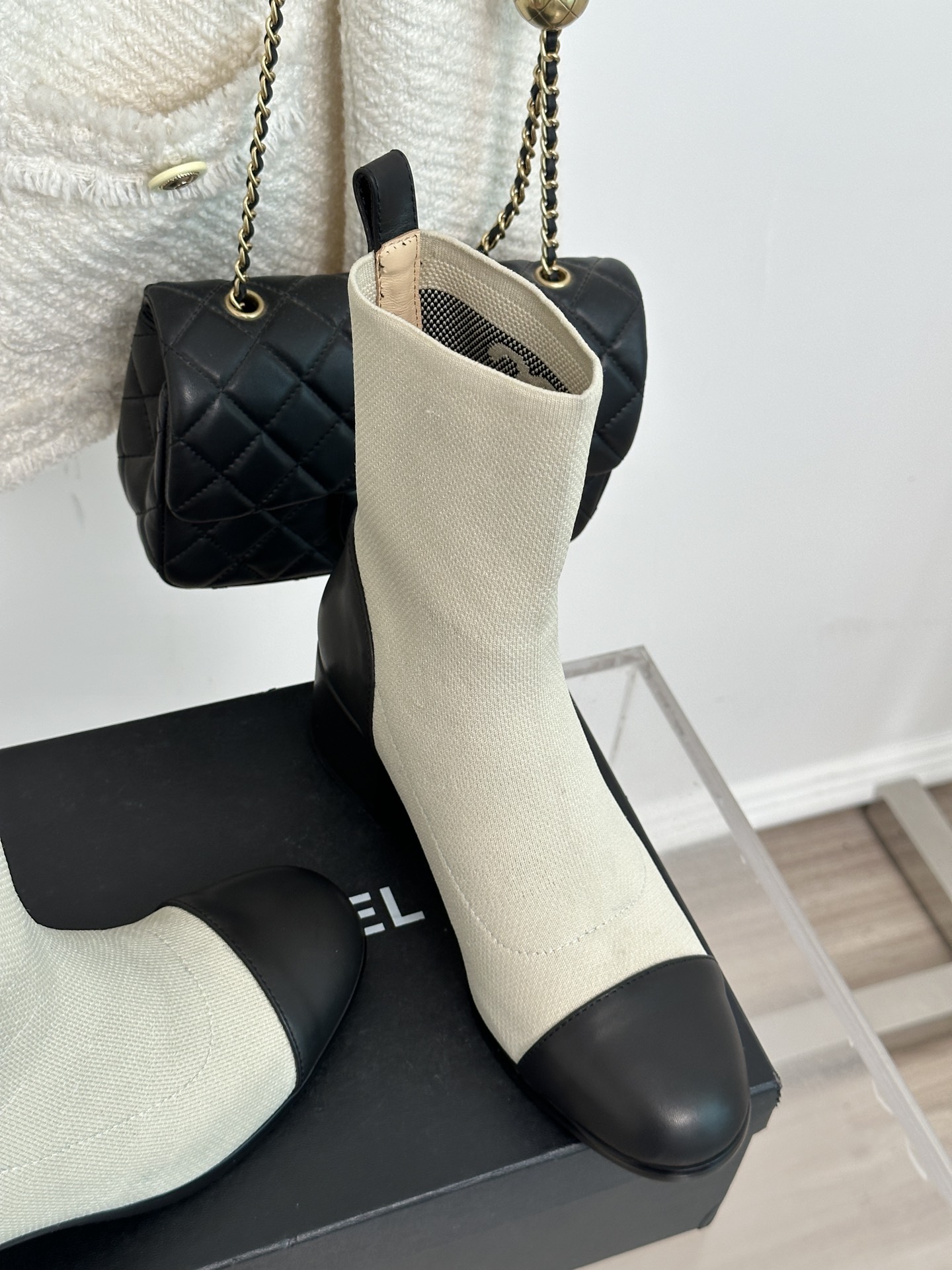 Bagsaaa Ch**el Ankle Short Boots Off White