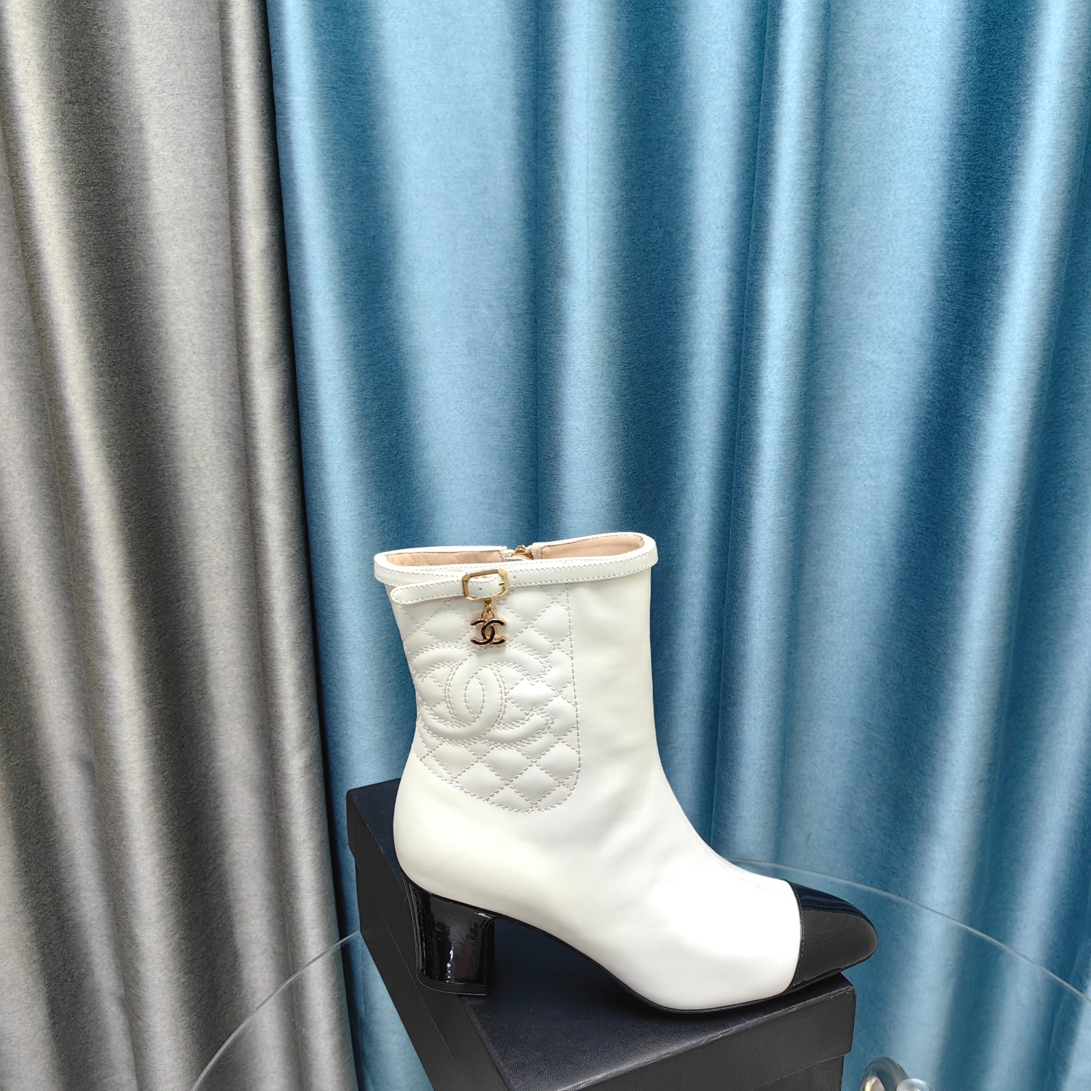 Bagsaaa Ch**el Ankle White Boots