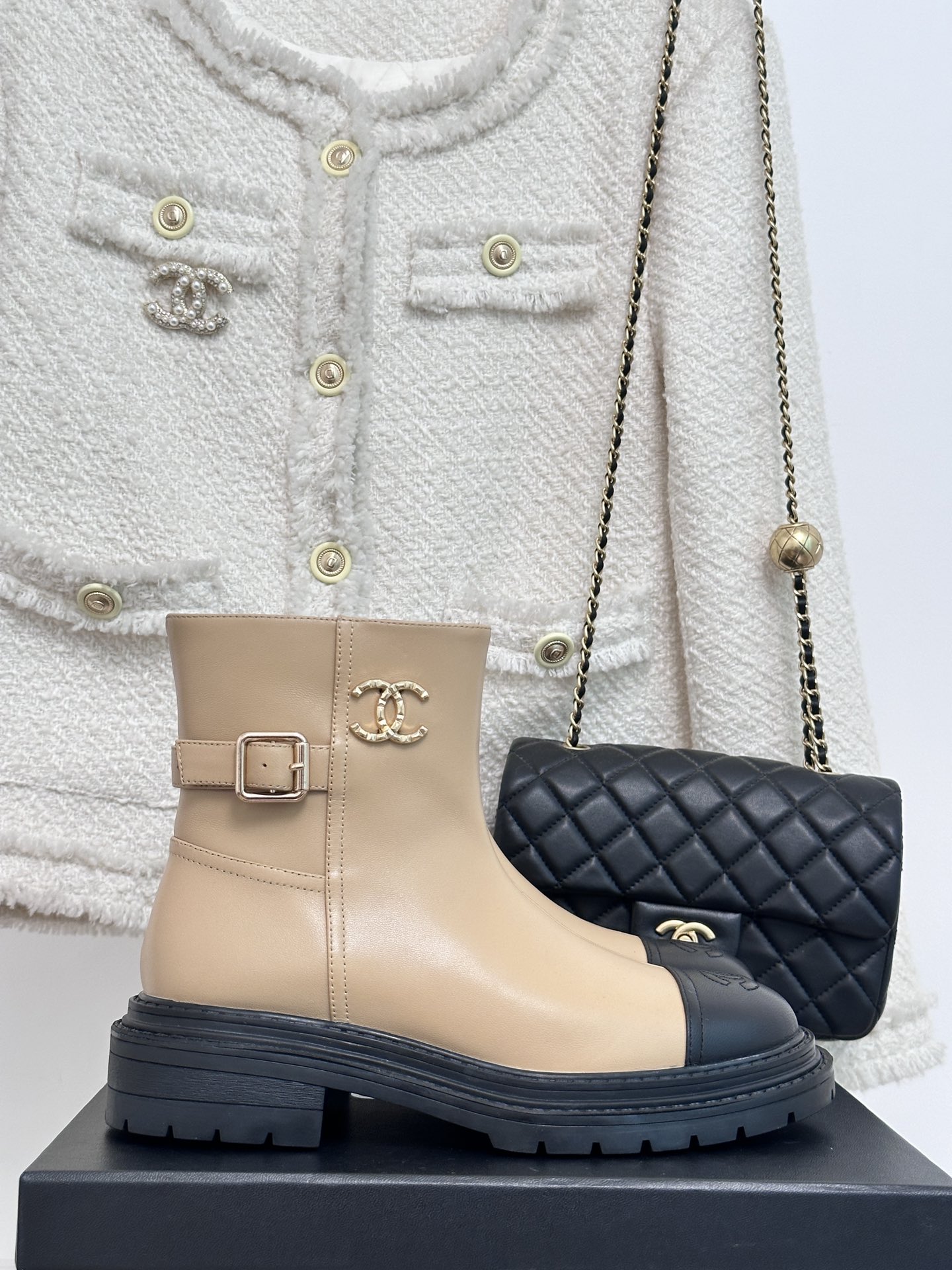 Bagsaaa Ch**el Chelsea Beige Leather Boots