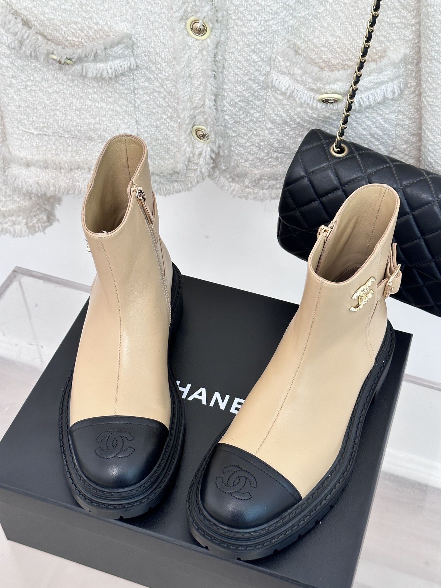 Bagsaaa Ch**el Chelsea Beige Leather Boots