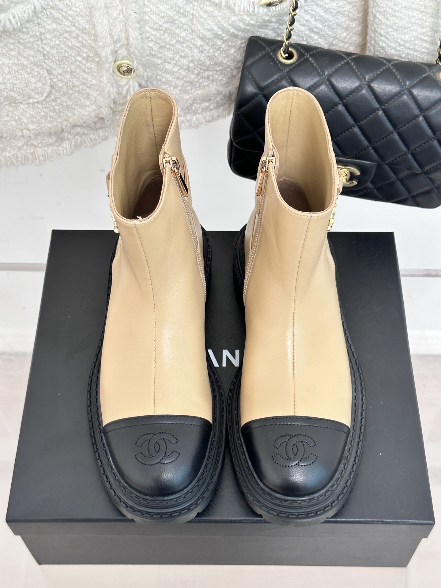 Bagsaaa Ch**el Chelsea Beige Leather Boots