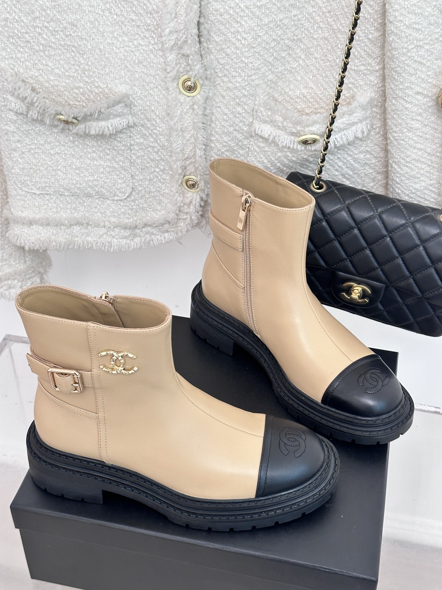 Bagsaaa Ch**el Chelsea Beige Leather Boots