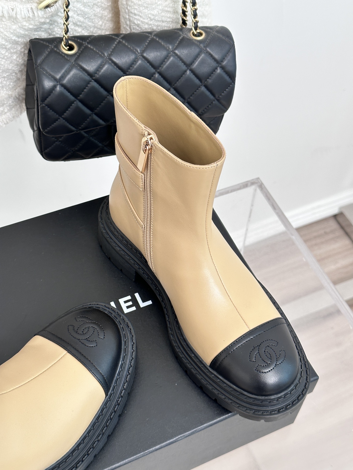 Bagsaaa Ch**el Chelsea Beige Leather Boots