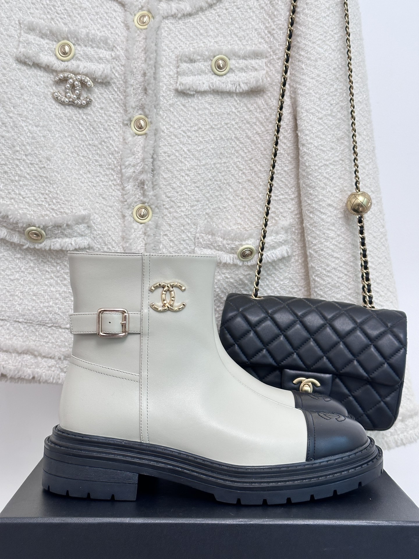 Bagsaaa Ch**el Chelsea White Leather Boots