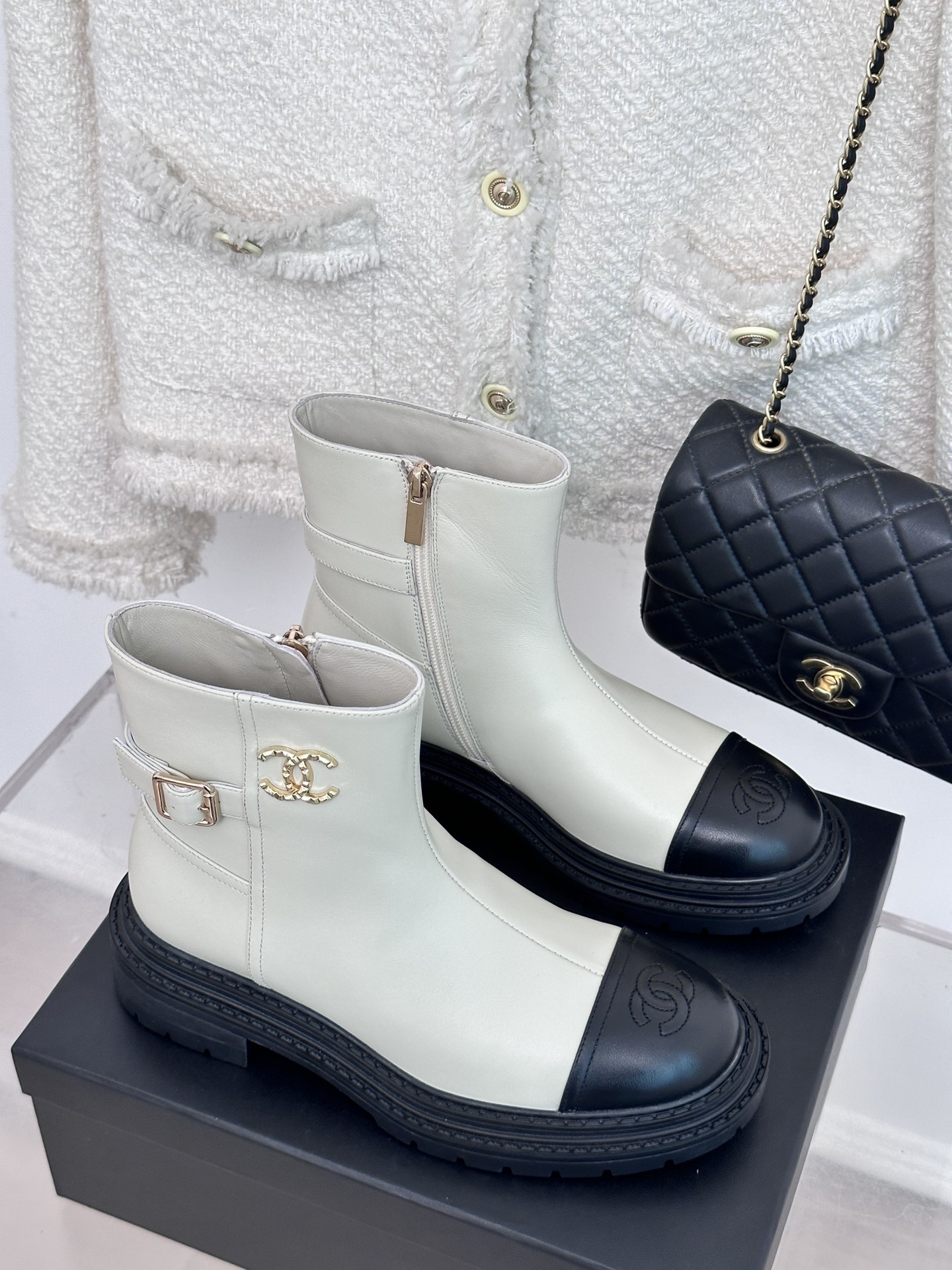 Bagsaaa Ch**el Chelsea White Leather Boots