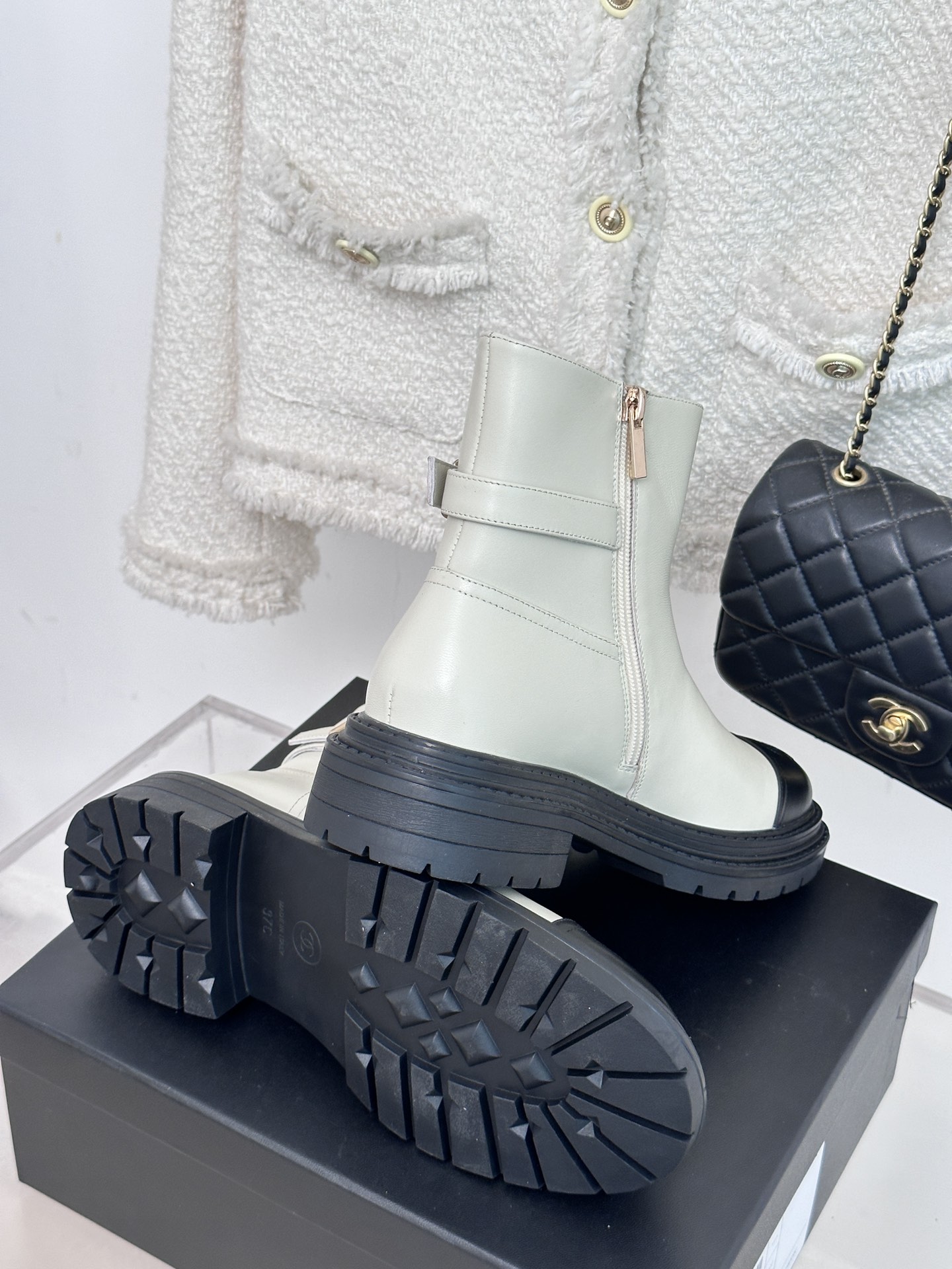 Bagsaaa Ch**el Chelsea White Leather Boots