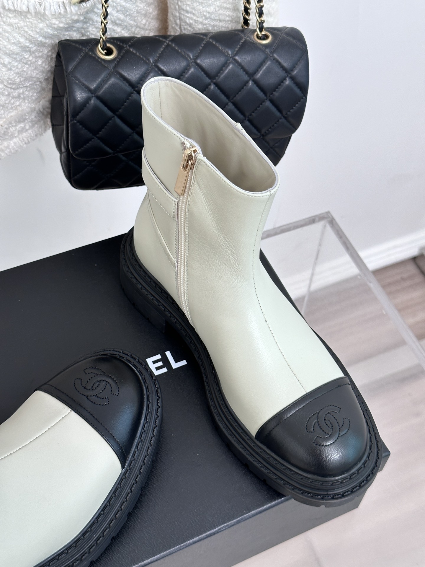 Bagsaaa Ch**el Chelsea White Leather Boots