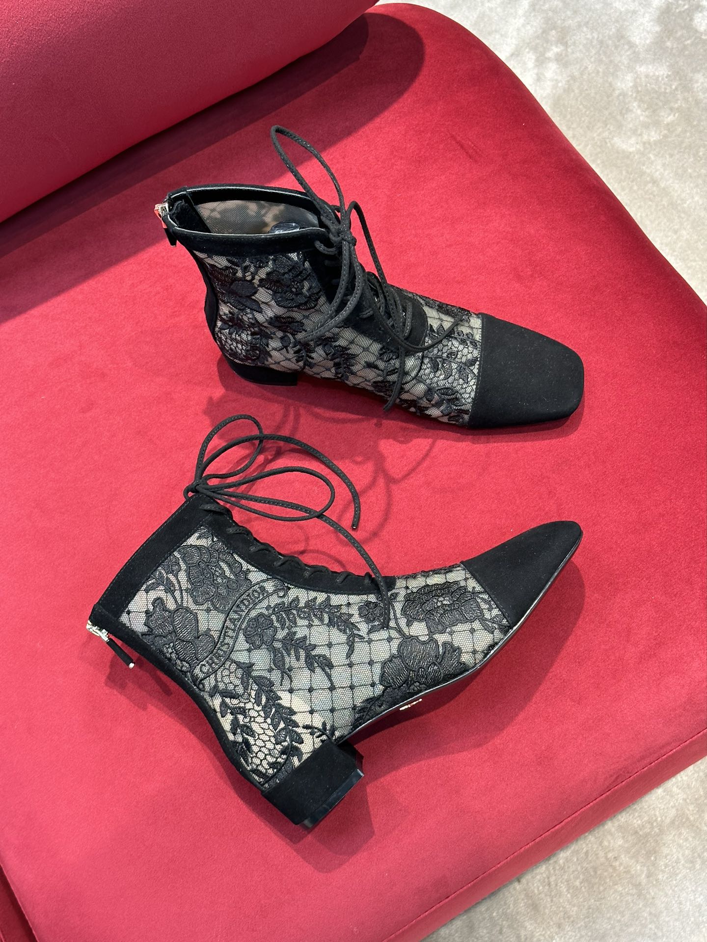 BAGSAAA D10r NAUGHTILY-D HEELED ANKLE BOOT