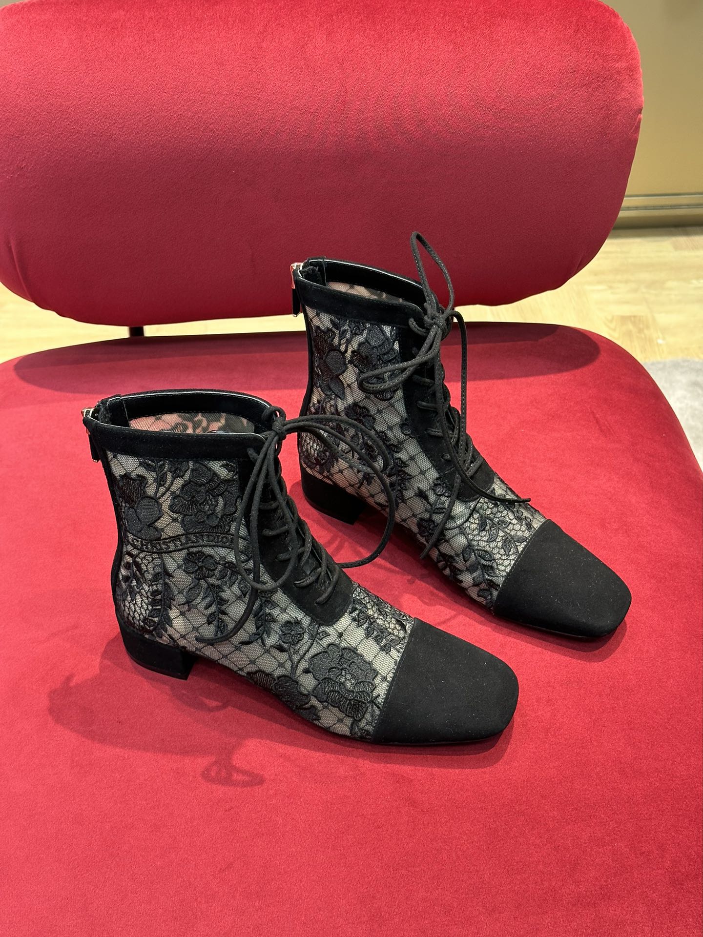 BAGSAAA D10r NAUGHTILY-D HEELED ANKLE BOOT