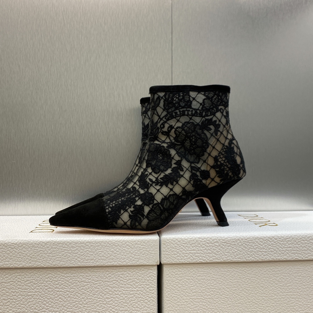 BAGSAAA D10r NAUGHTILY-D HEELED BOOT