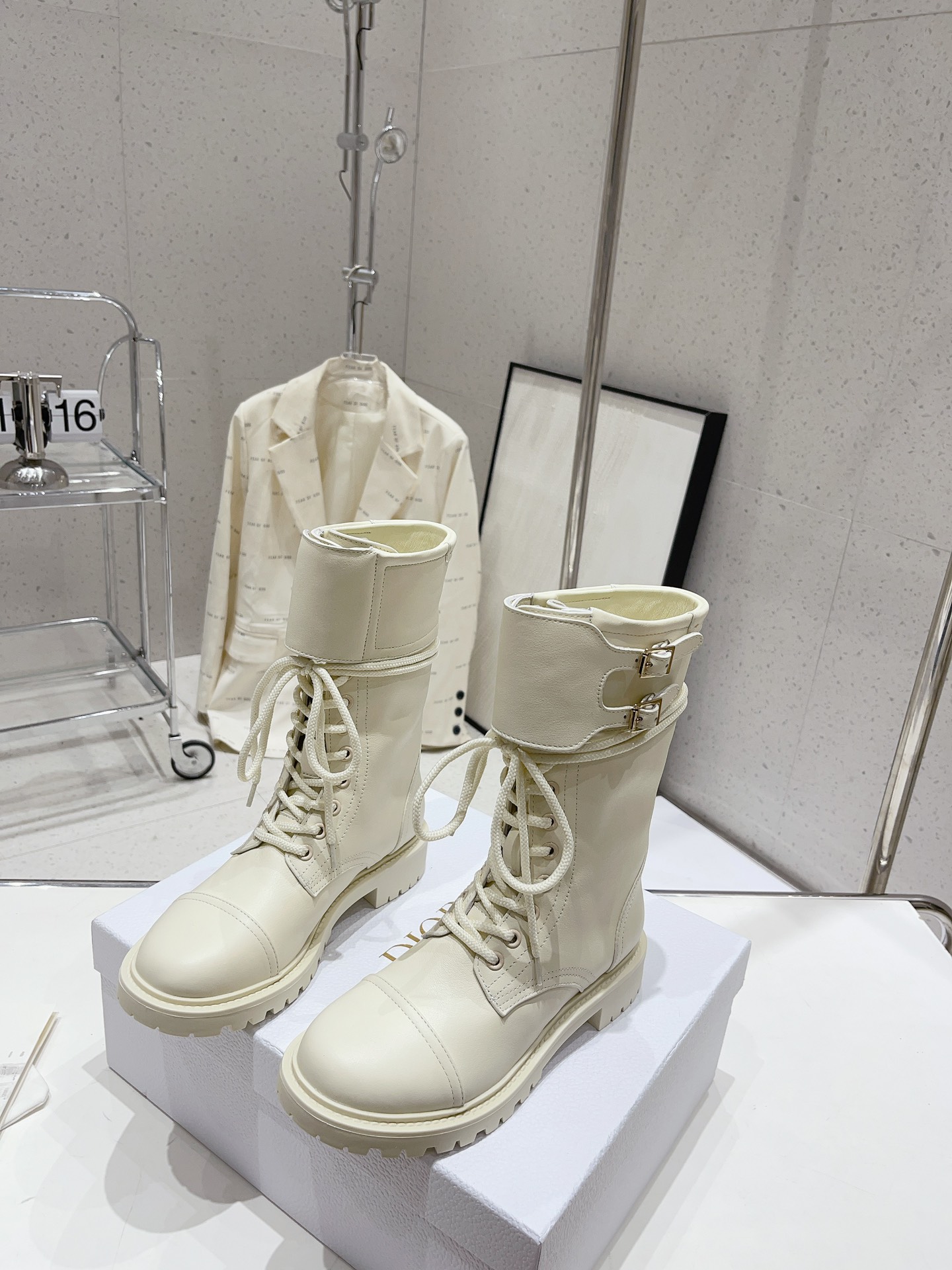 Bagsaaa D10r D-Trap Ankle Boot White Calfskin and Shearling