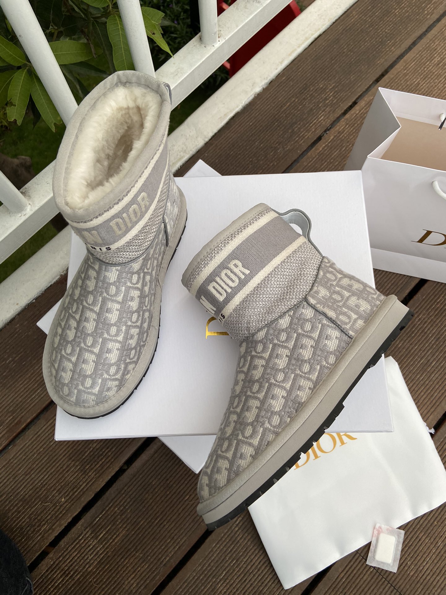 Bagsaaa D10r Oblique Jacquard Shearling Boots