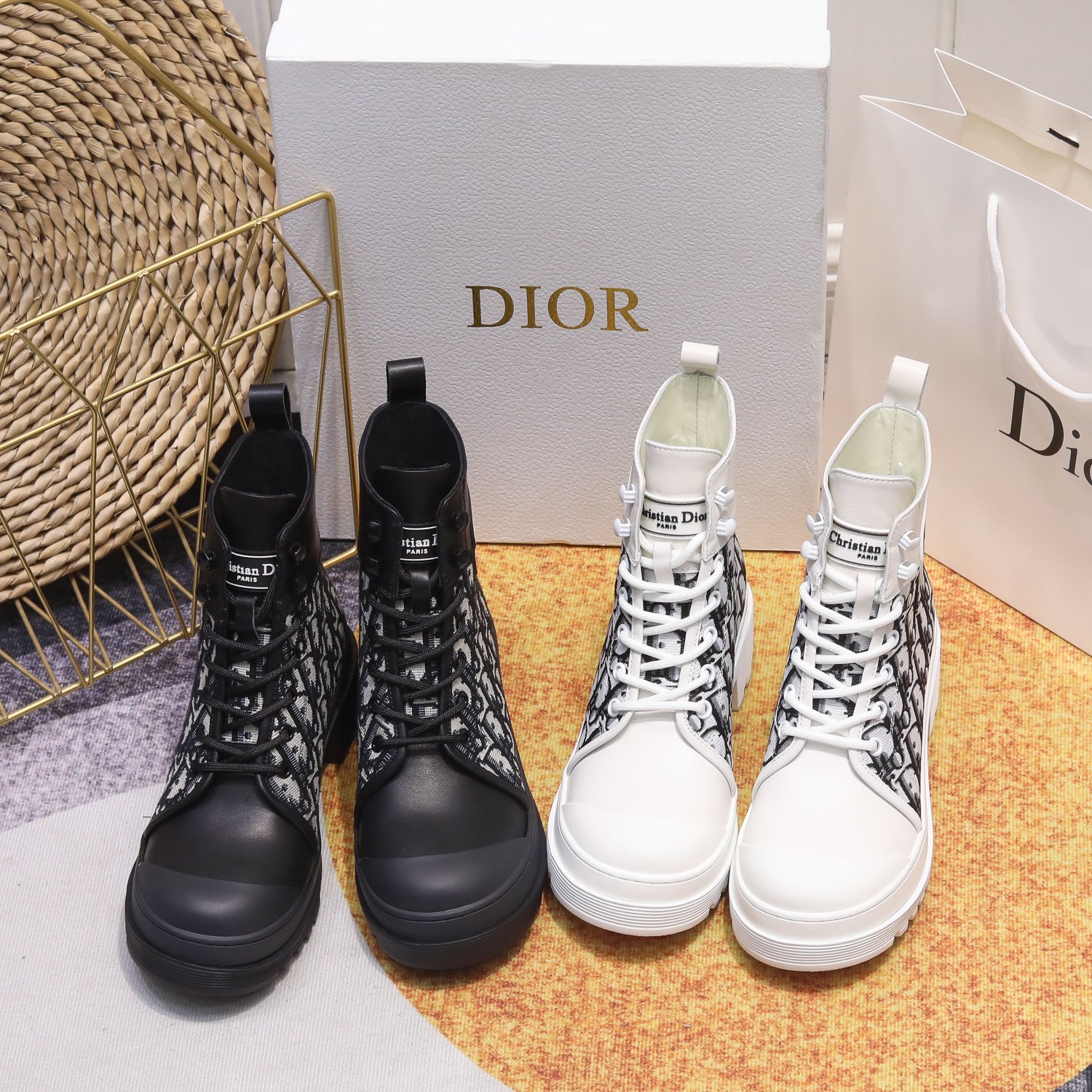 Bagsaaa D10r Lace Up Ankle Boots