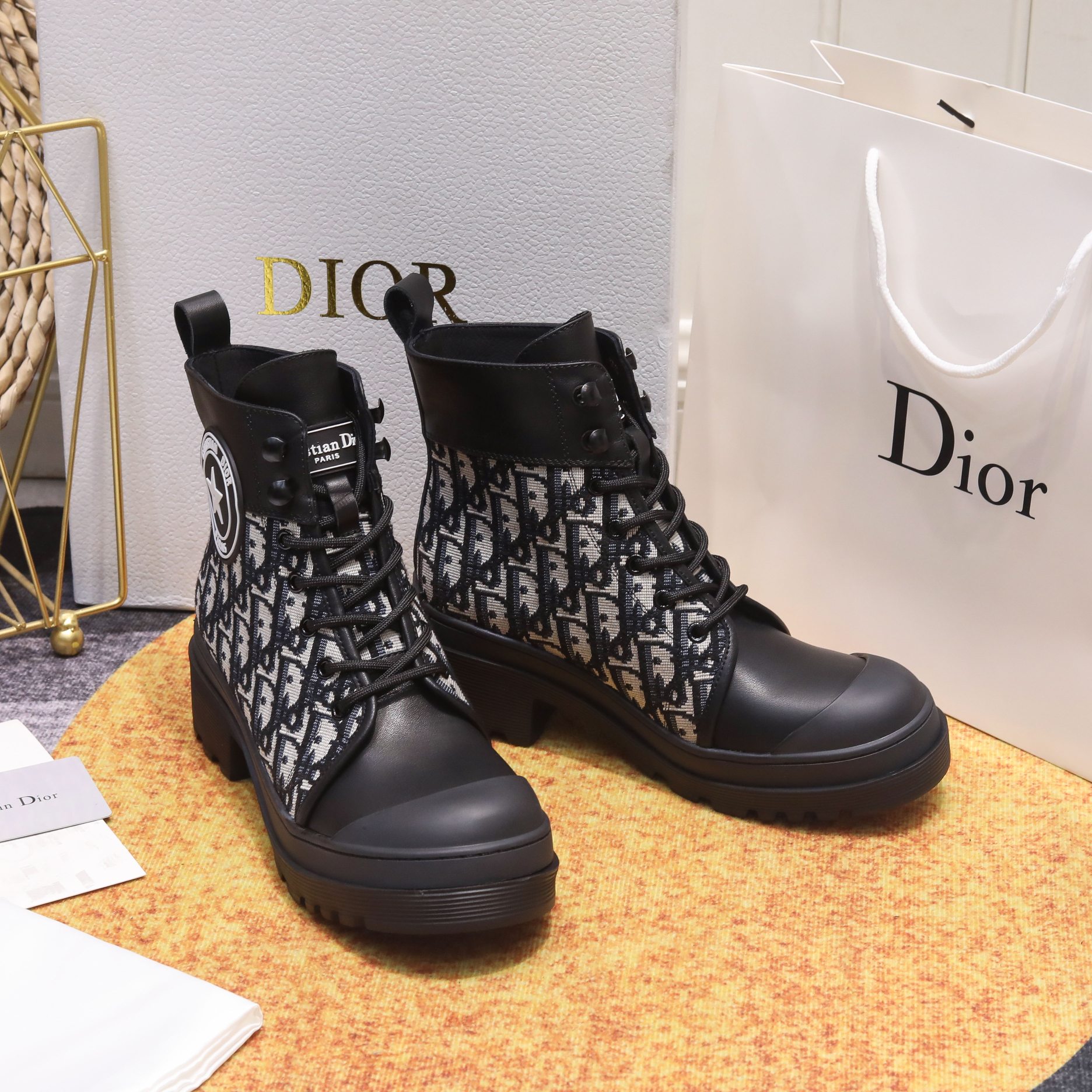 Bagsaaa D10r Lace Up Ankle Boots
