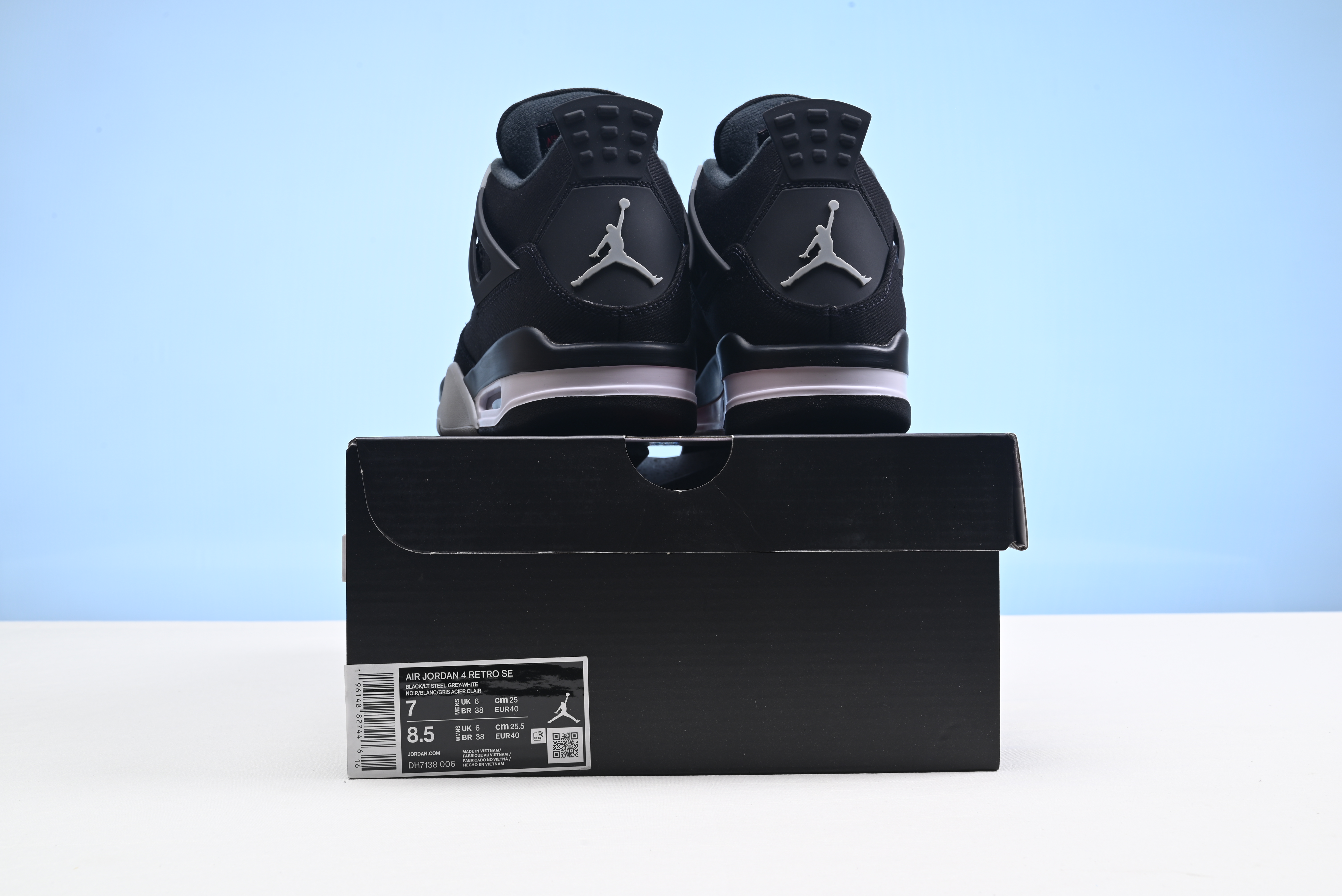 Air Jordan 4 ‘Black Canvas’