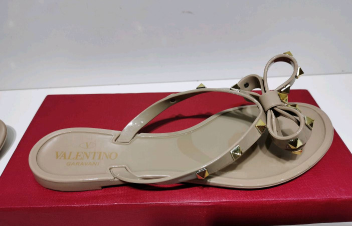 Bagsaaa Va1e*ntin0 Beige Bow Rockstud Thong Sandals