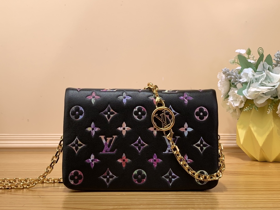 Bagsaaa L0vis Vvtt0n Pochette Coussin Black - 20 x 14 x 8 cm
