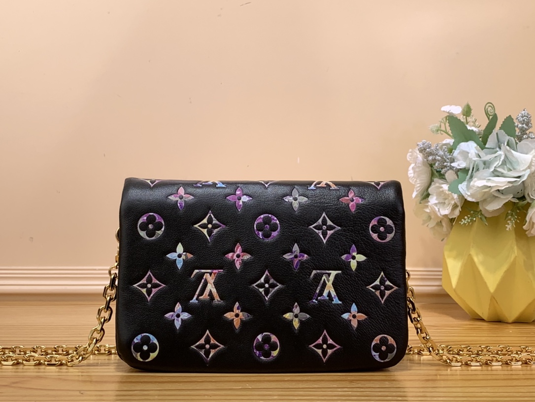Bagsaaa L0vis Vvtt0n Pochette Coussin Black - 20 x 14 x 8 cm