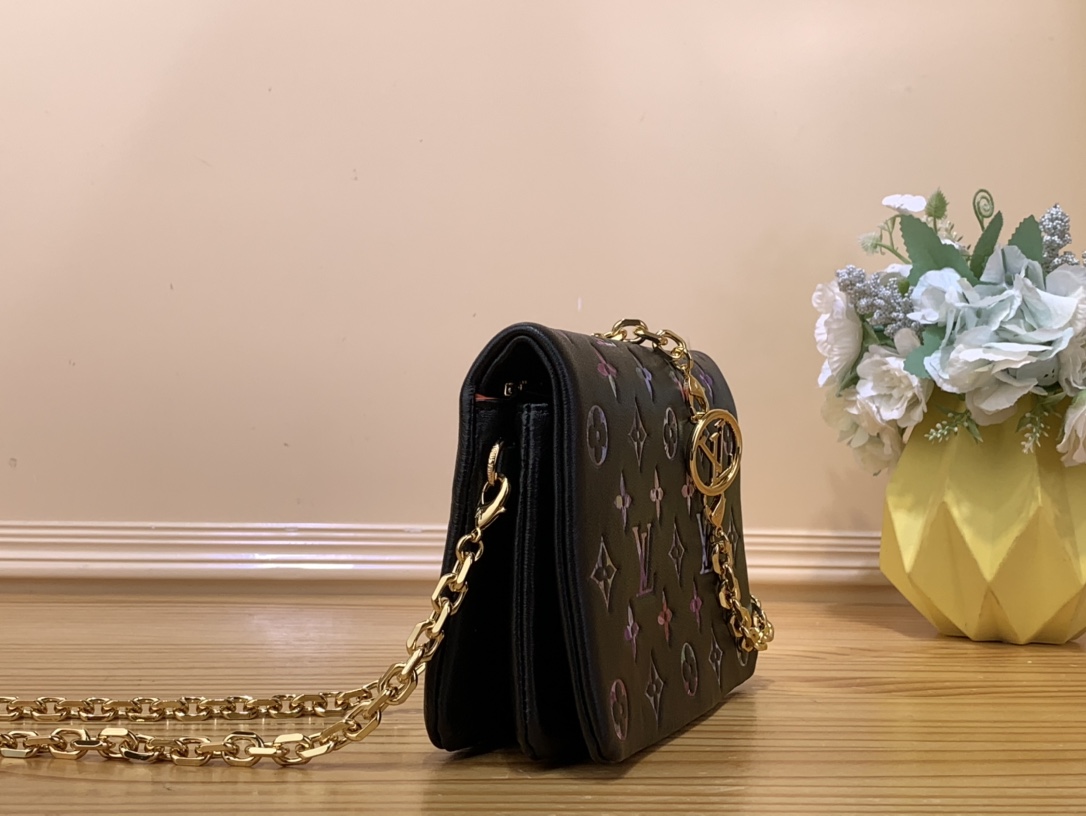 Bagsaaa L0vis Vvtt0n Pochette Coussin Black - 20 x 14 x 8 cm