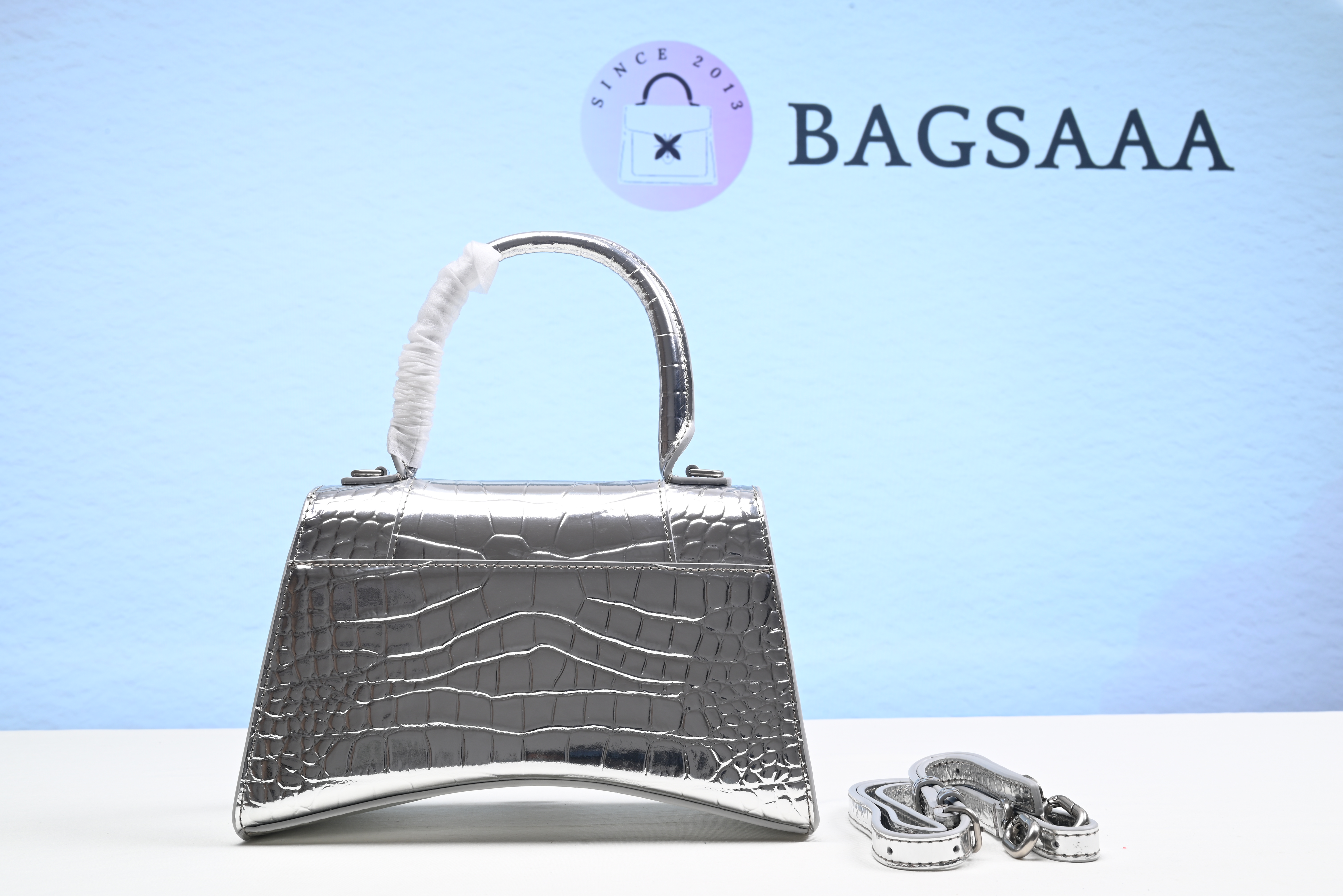 Bagsaaa Ba1en*iaga Hourglass Silver Metallic