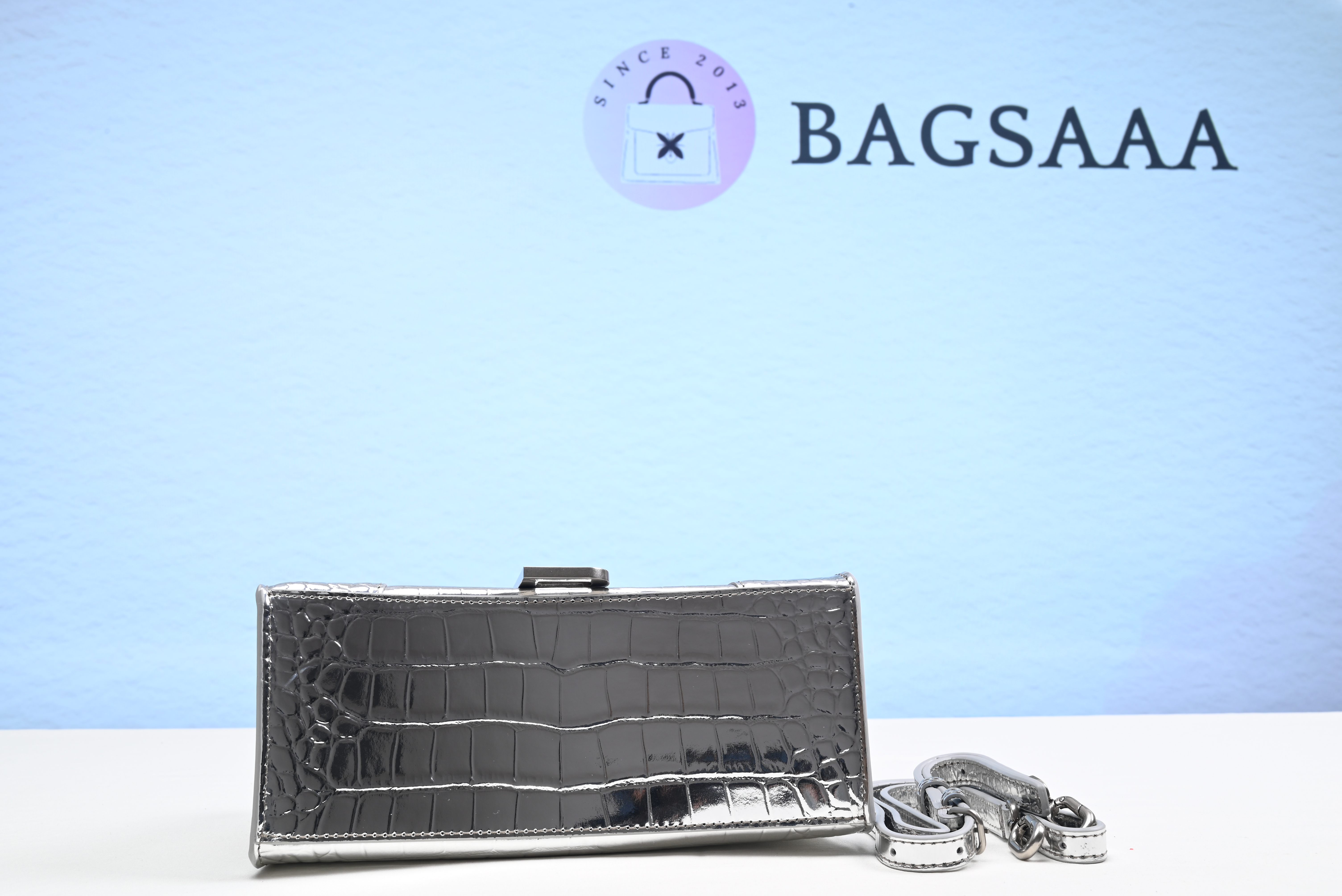 Bagsaaa Ba1en*iaga Hourglass Silver Metallic