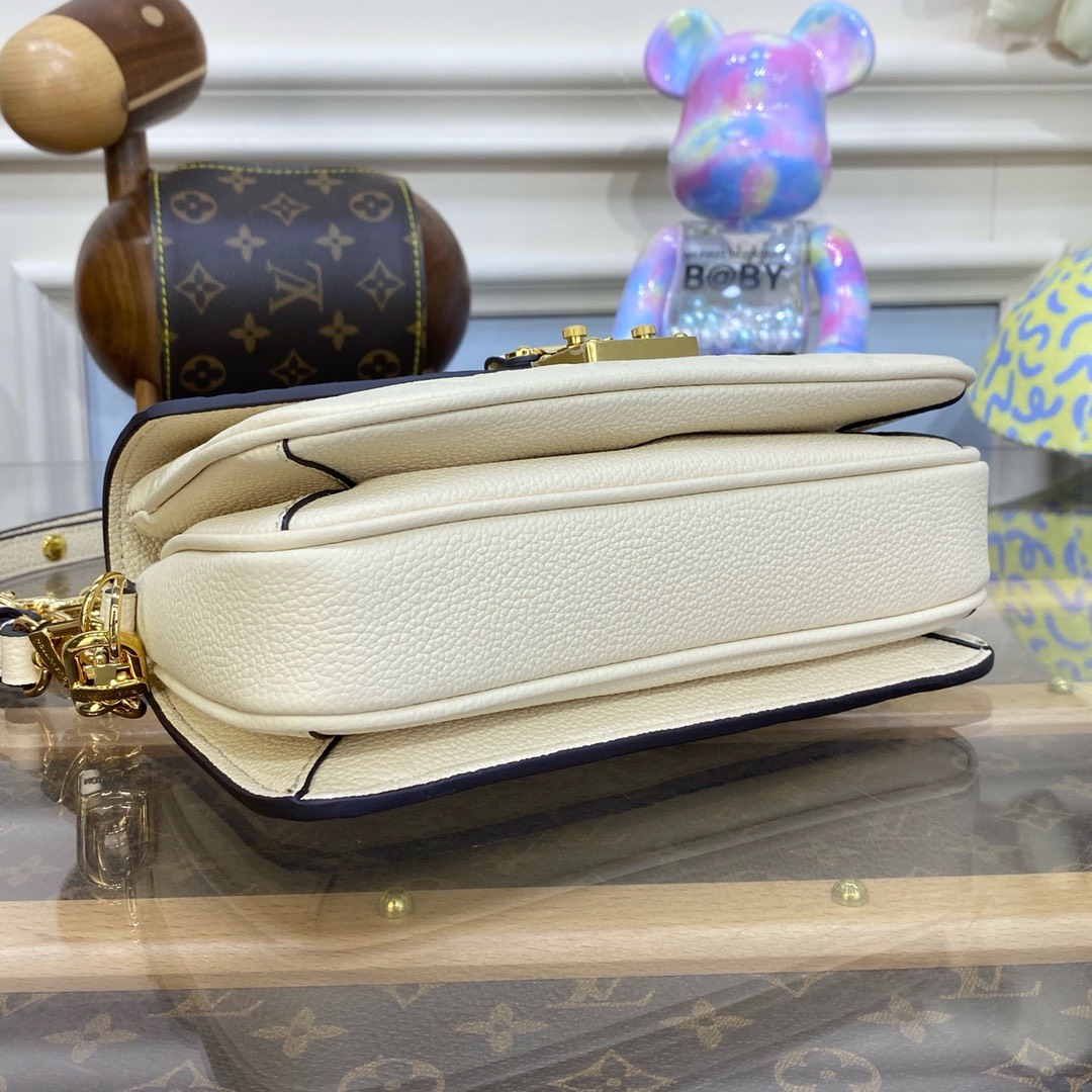 Bagsaaa L0vis Vvtt0n Pochette Métis East West White M22942