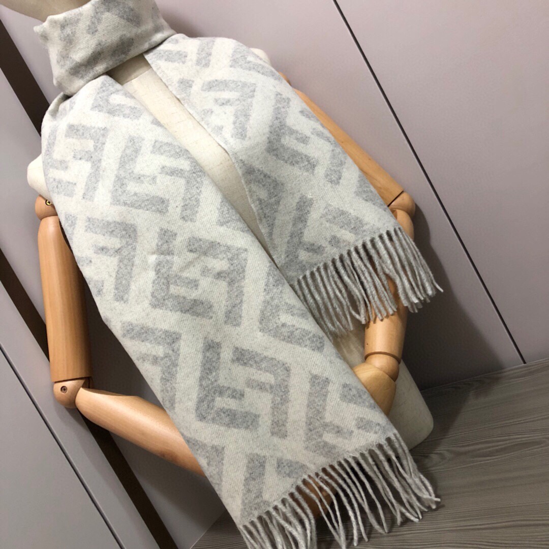 Bagsaaa F**dii FF Scarf Light Grey