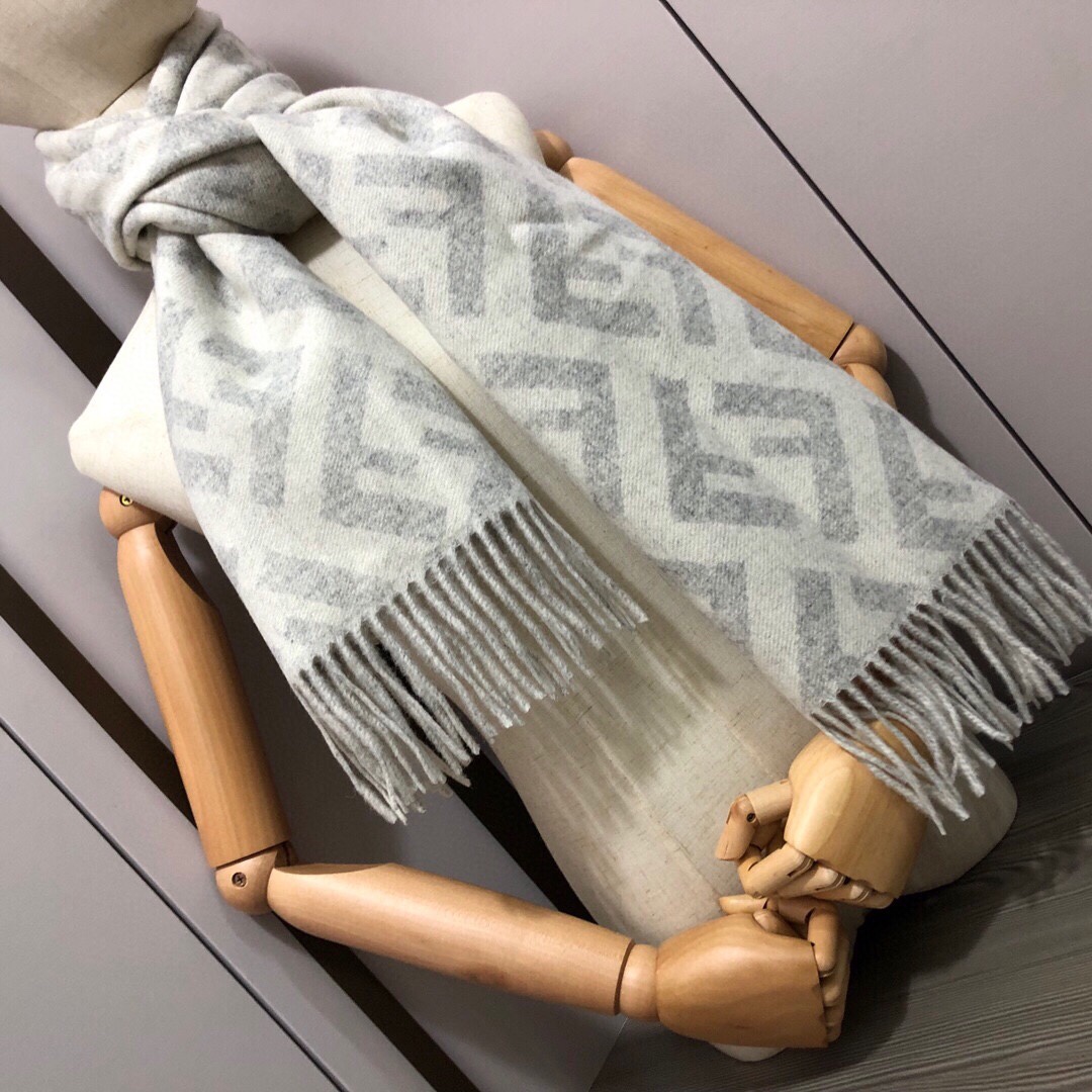 Bagsaaa F**dii FF Scarf Light Grey