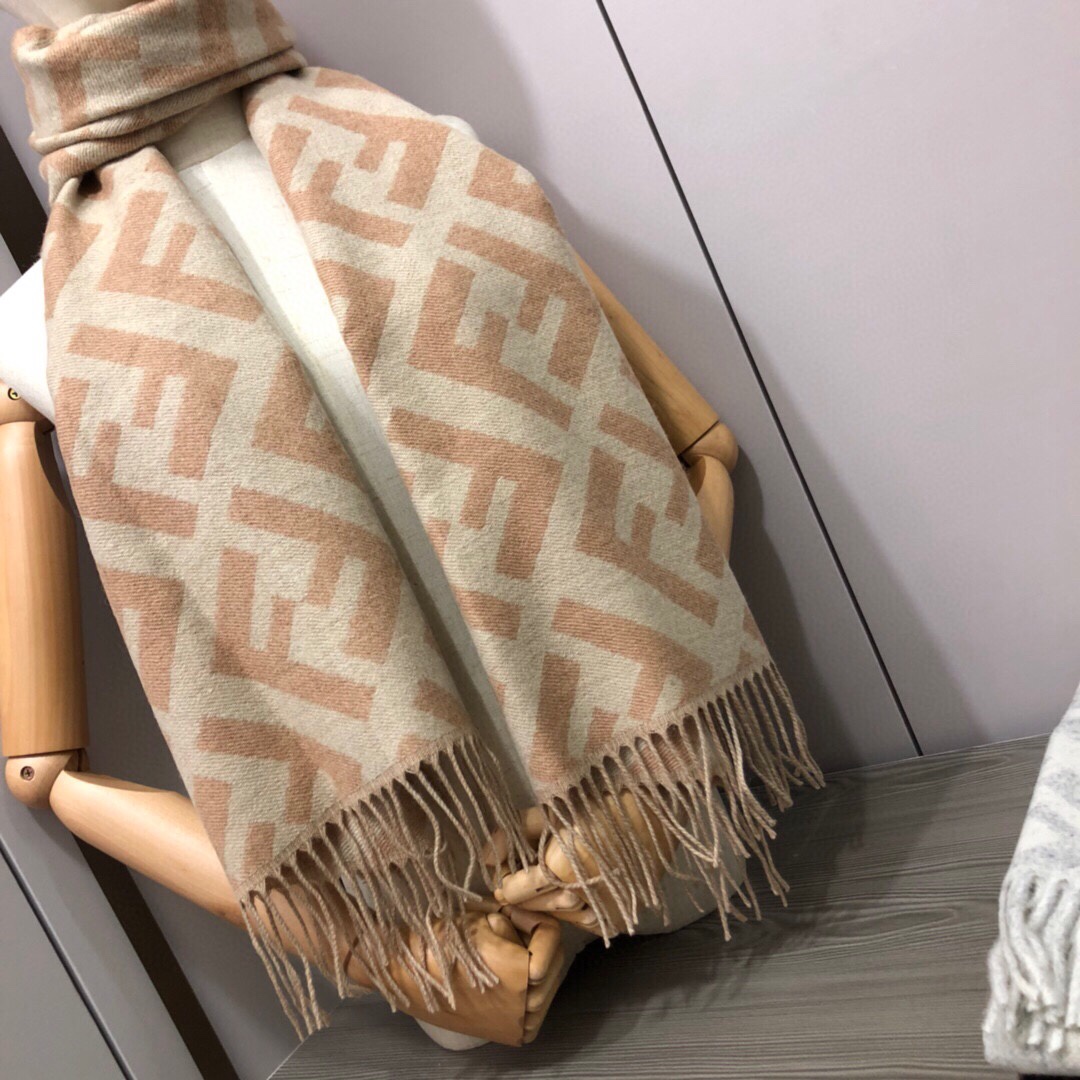 Bagsaaa F**dii FF Scarf Beige