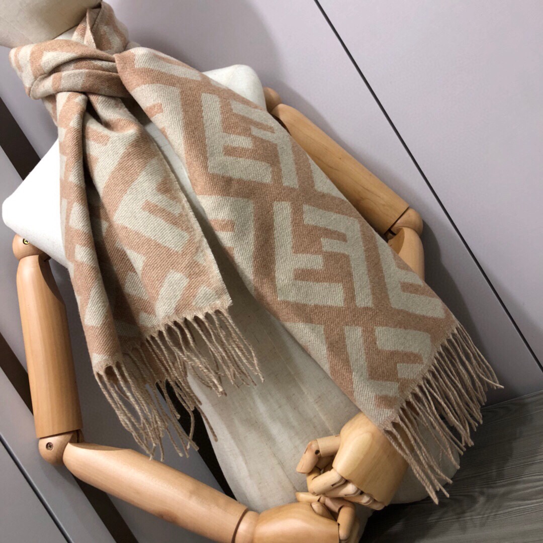 Bagsaaa F**dii FF Scarf Beige