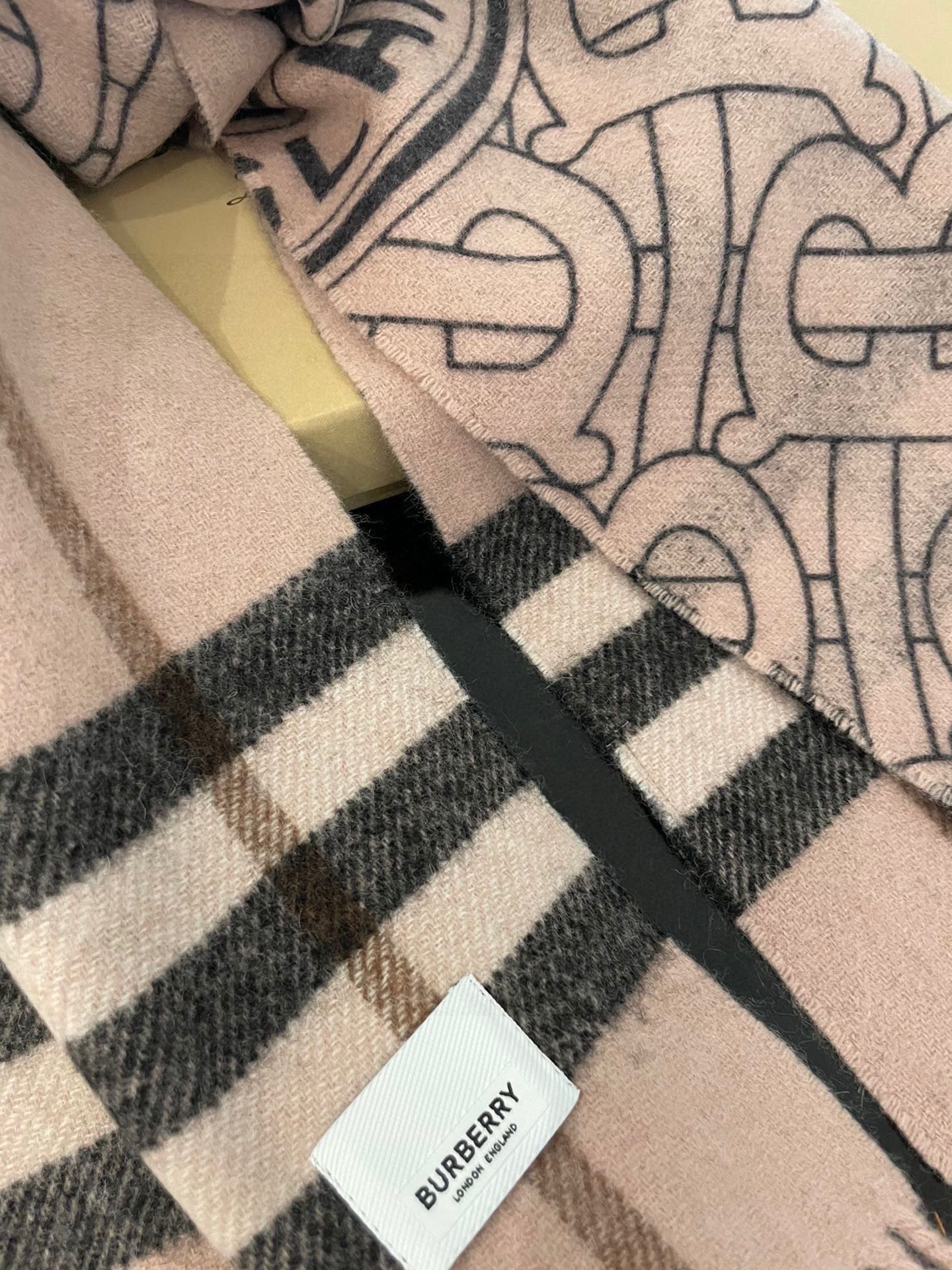 Bagsaaa Bv*b*rry Pink Scarf 32*192cm