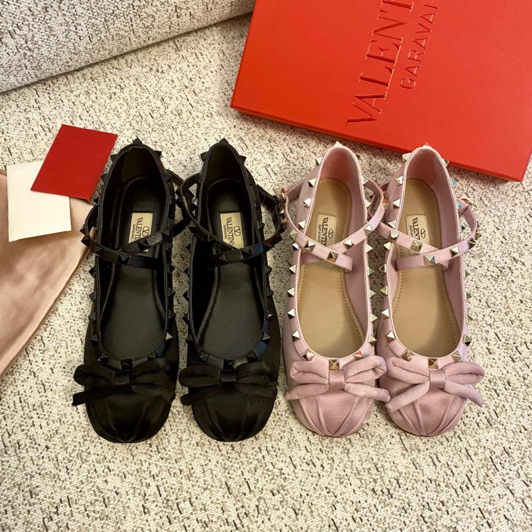 Bagsaaa Va1e*ntin0 Garavani Silk Rockstud Ballet Flats